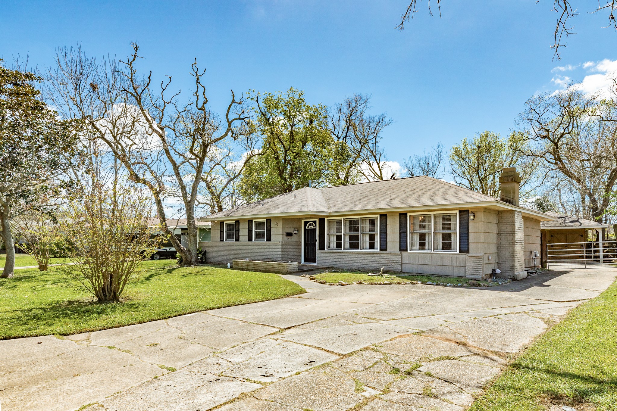 Listing photo 2