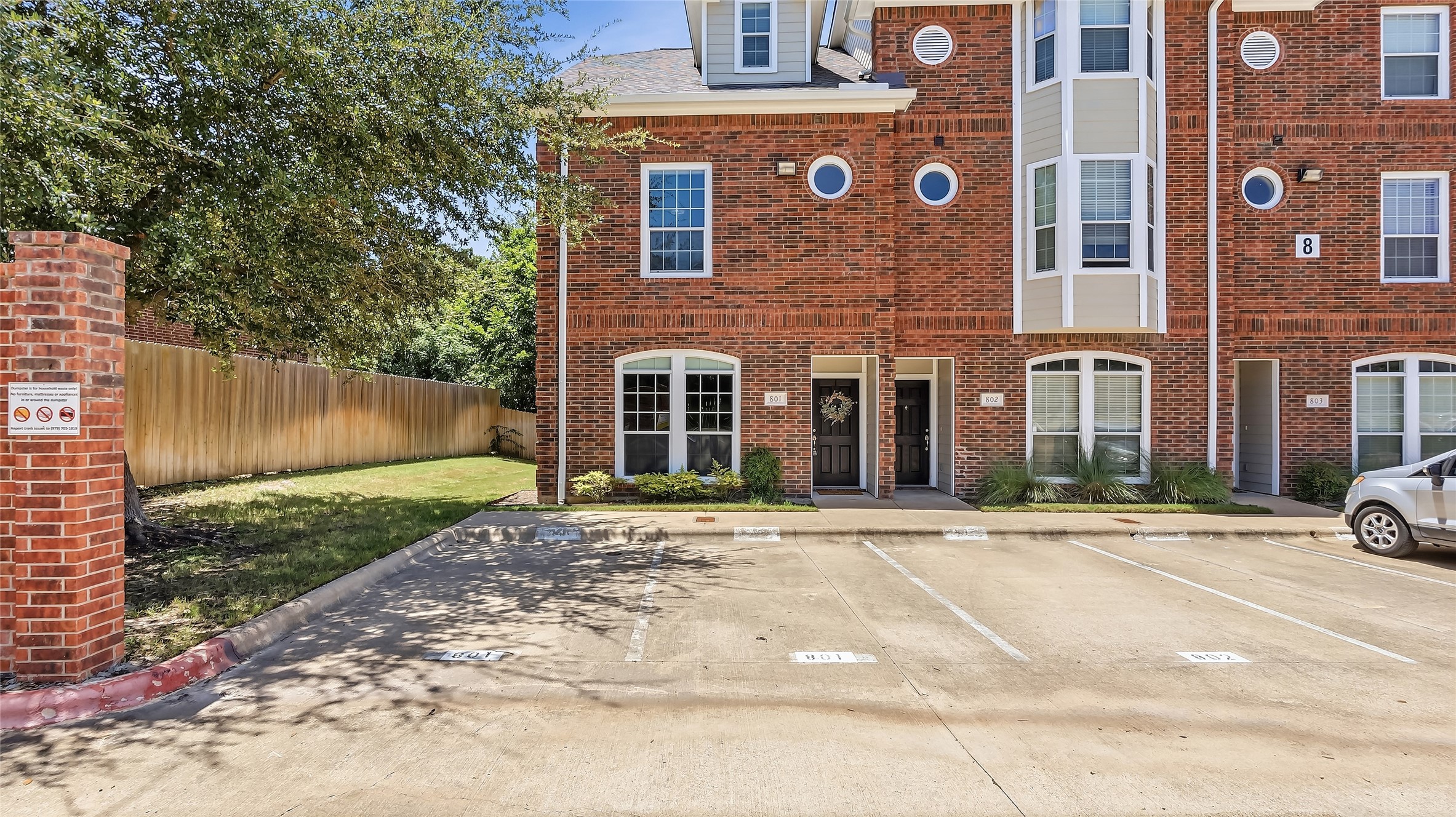 Listing photo 1