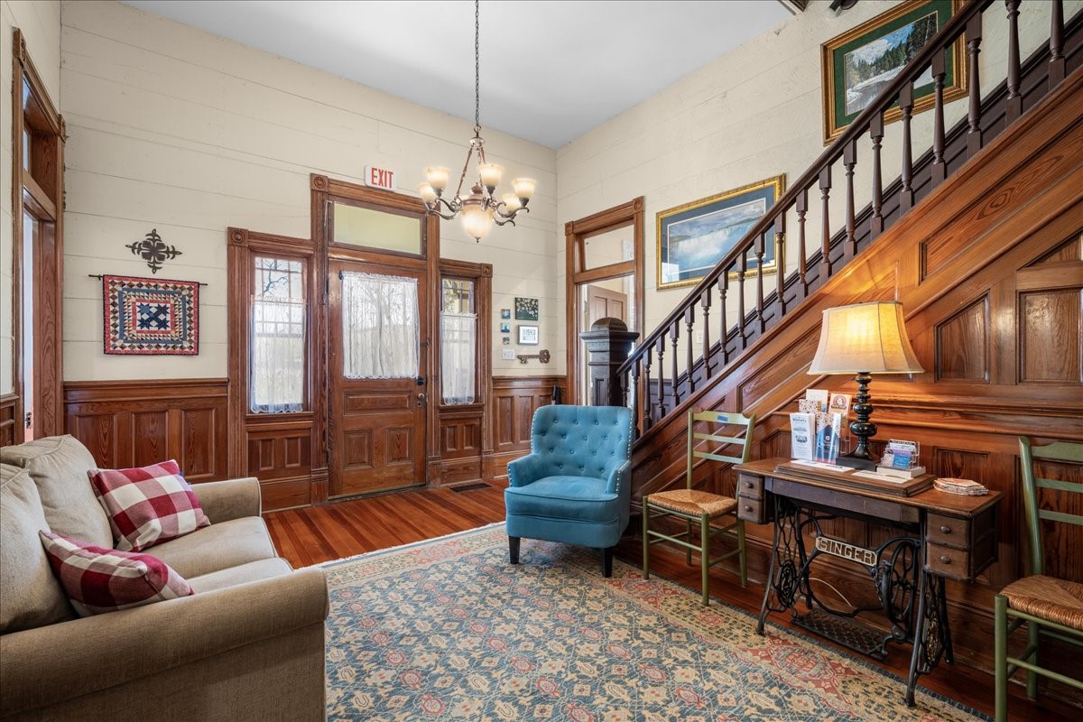 Listing photo 1