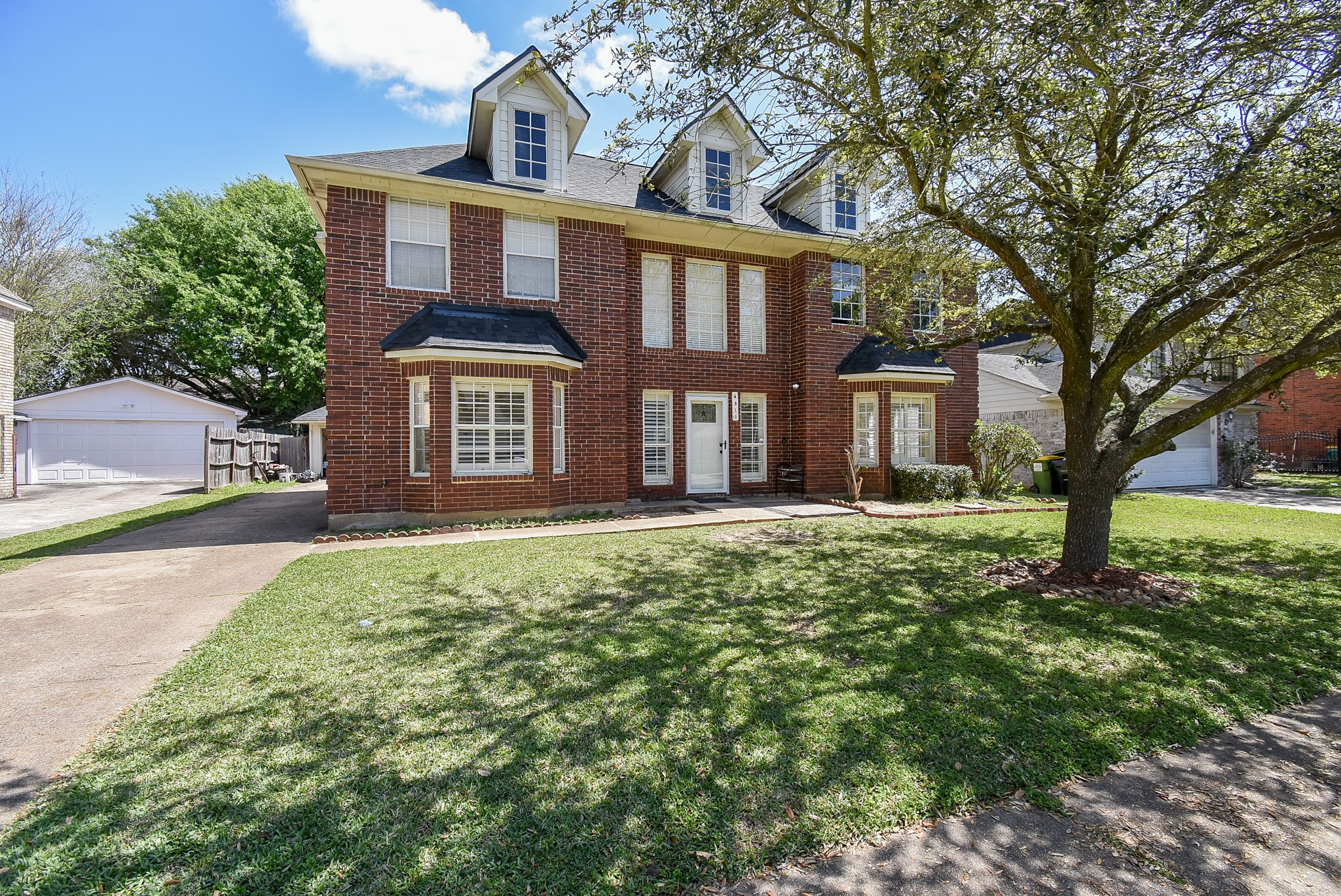 Listing photo 2