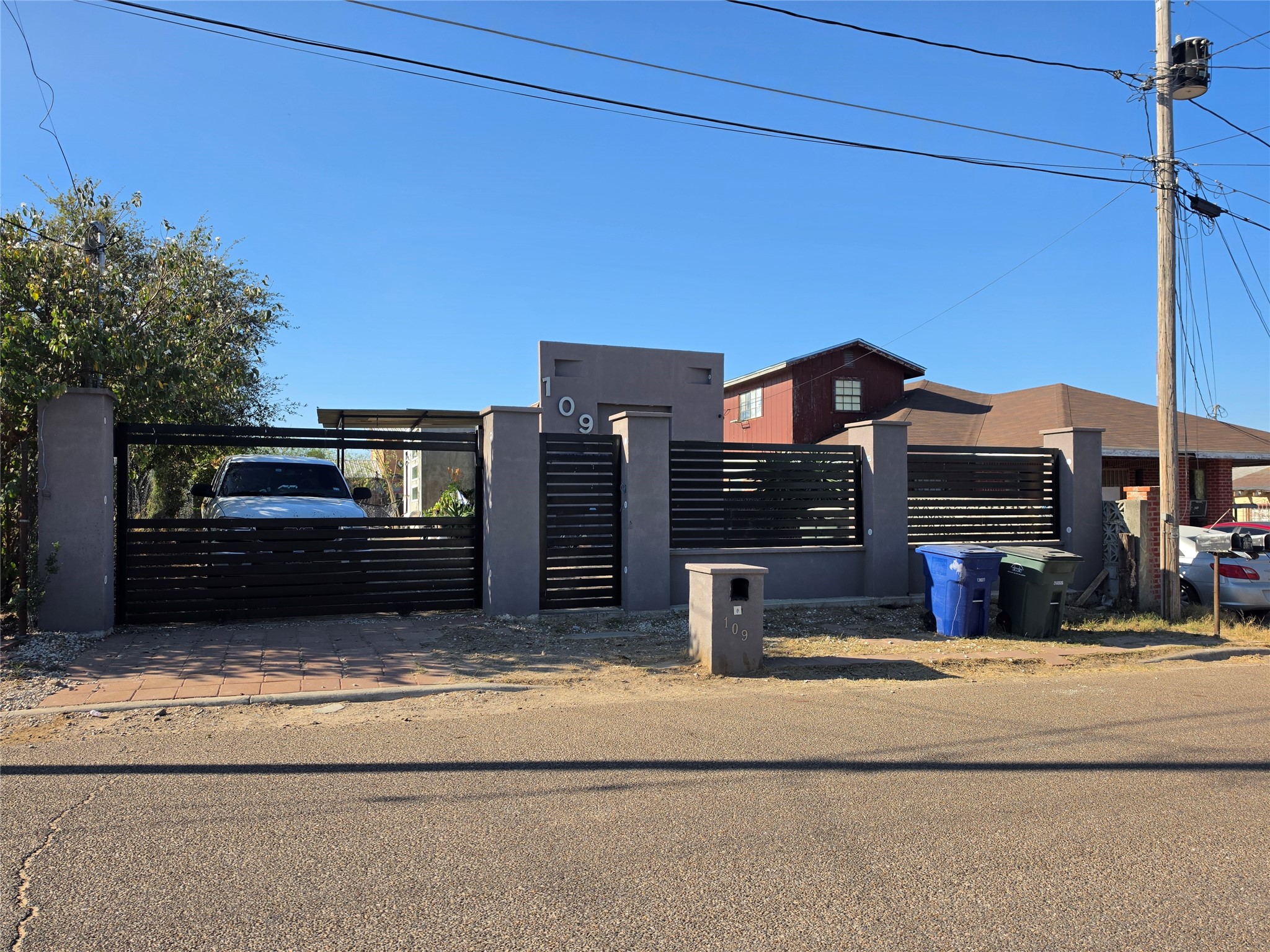 Listing photo 1