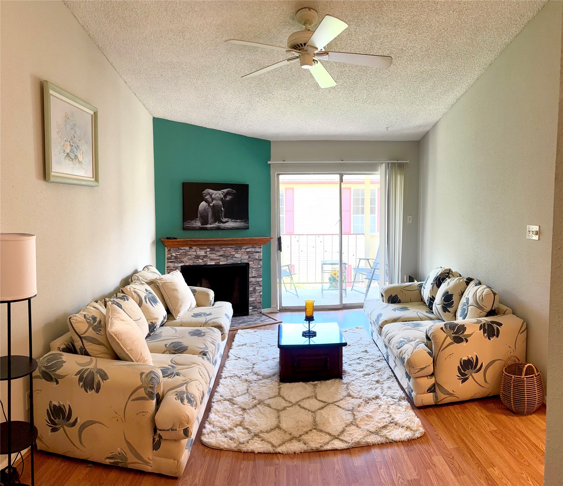 Listing photo 2