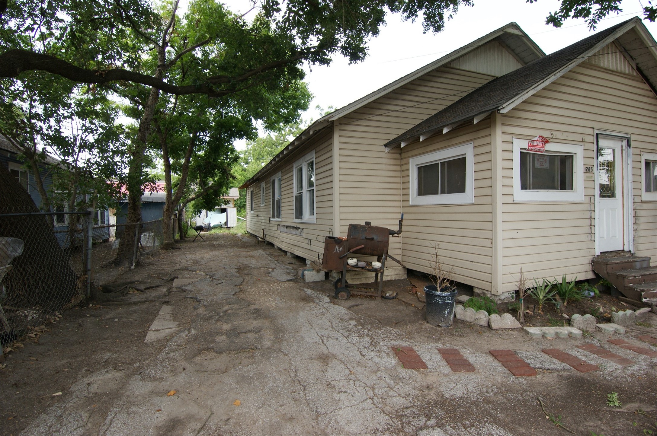 Listing photo 1