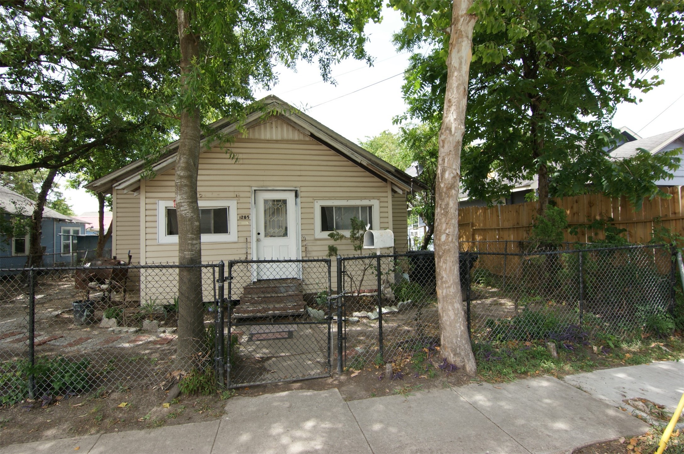 Listing photo 1