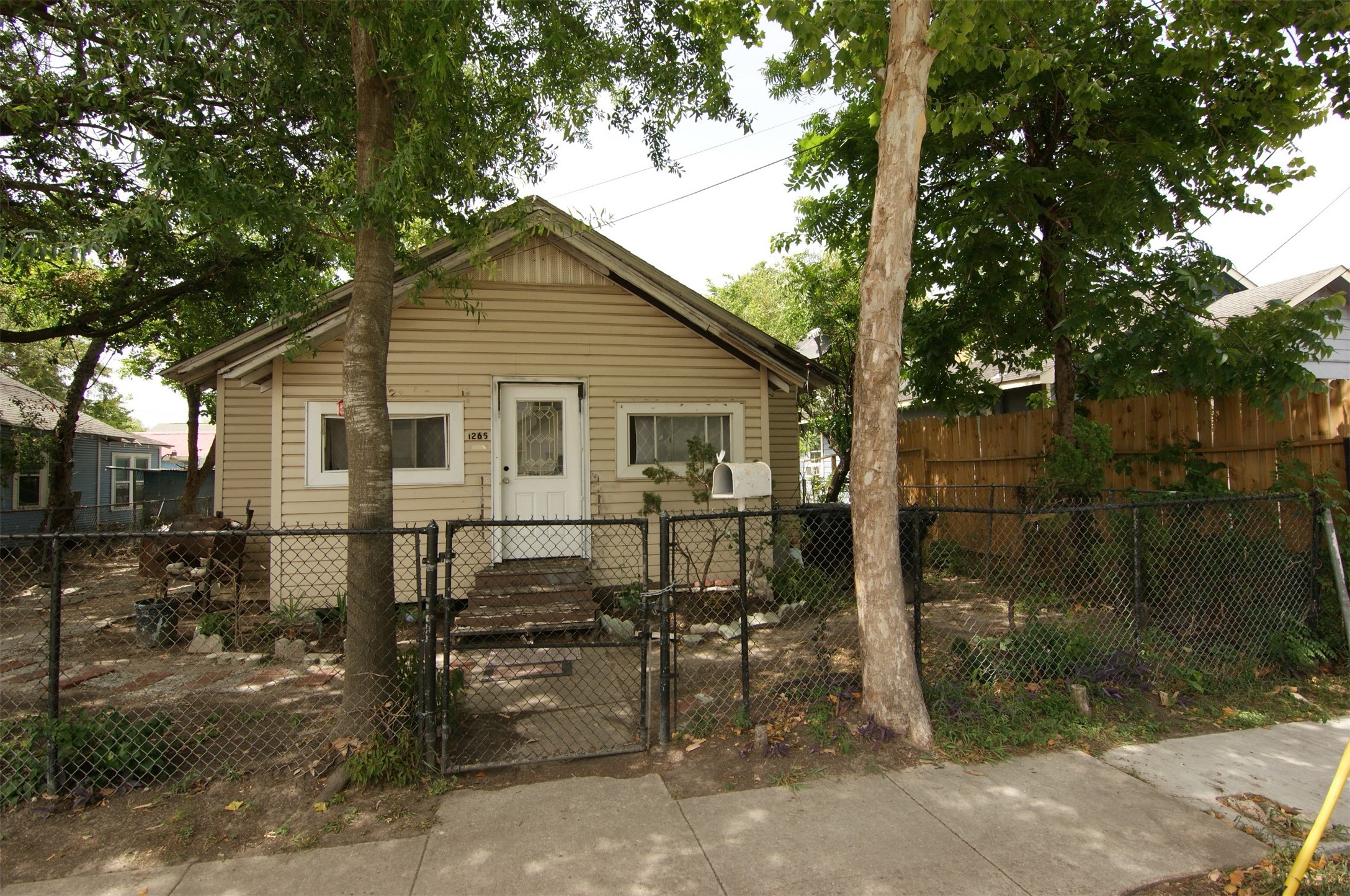 Listing photo 1