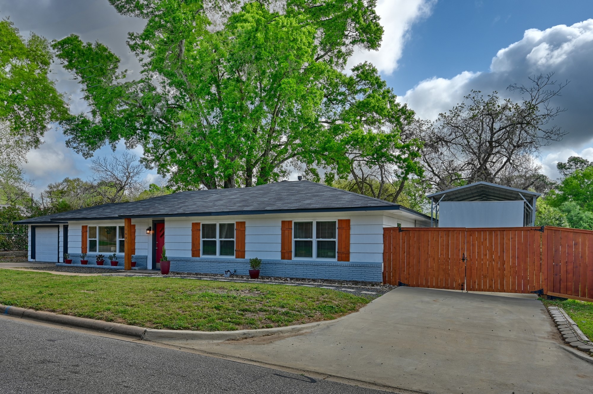 Listing photo 1