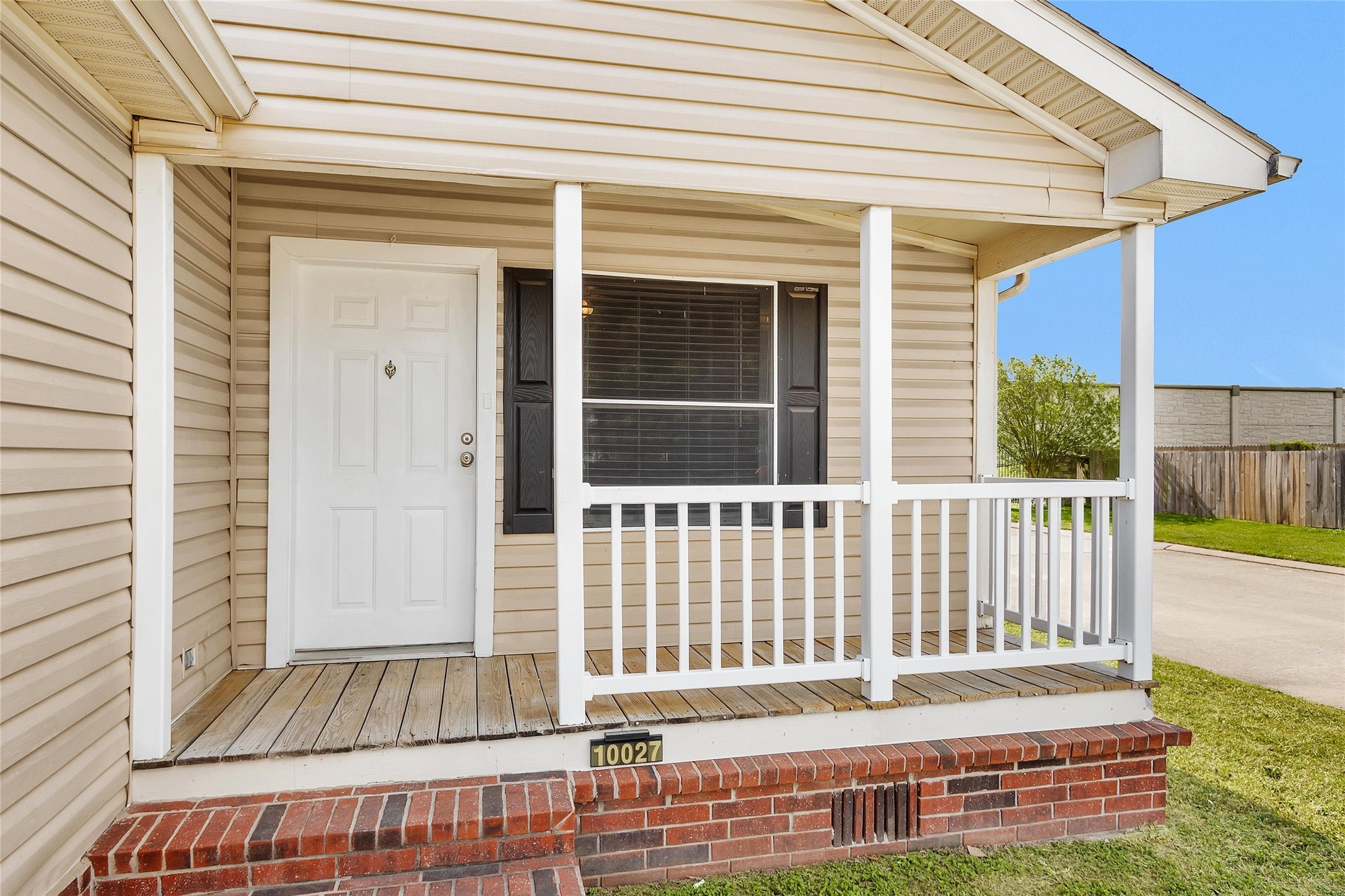 Listing photo 2