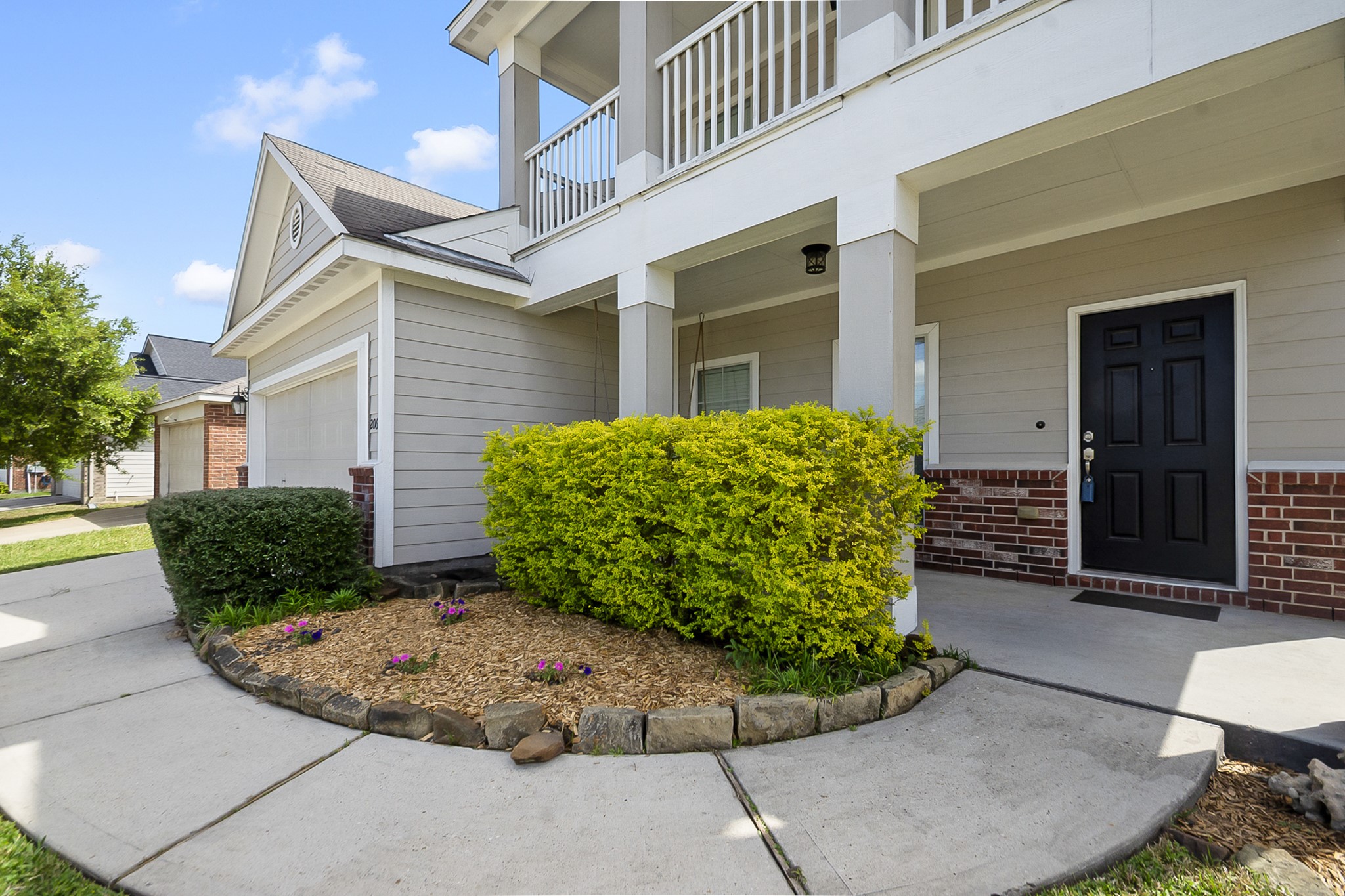 Listing photo 2