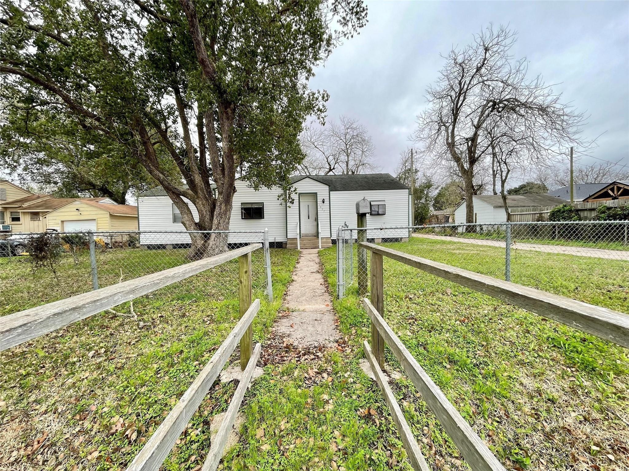 Listing photo 1