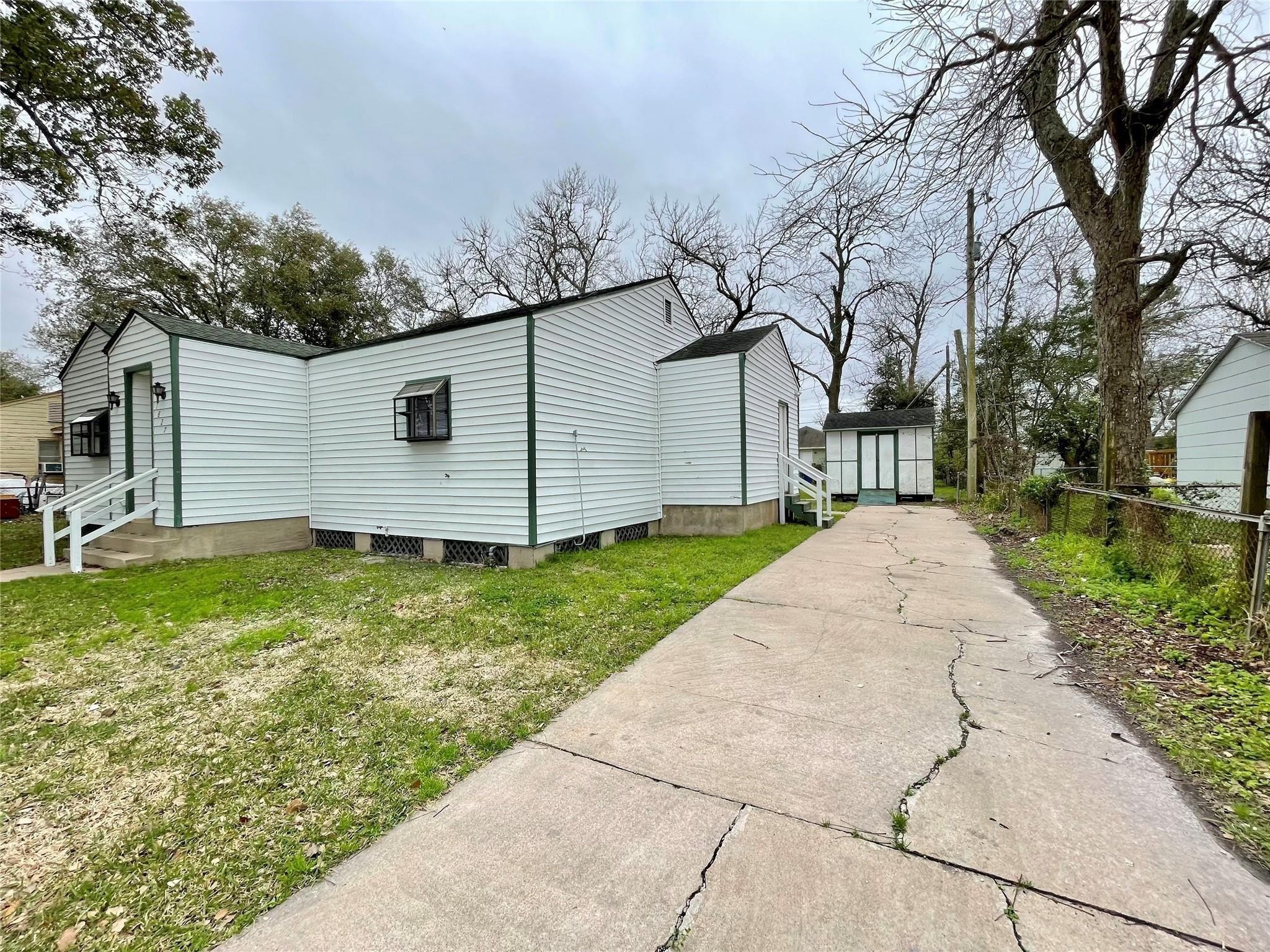 Listing photo 1