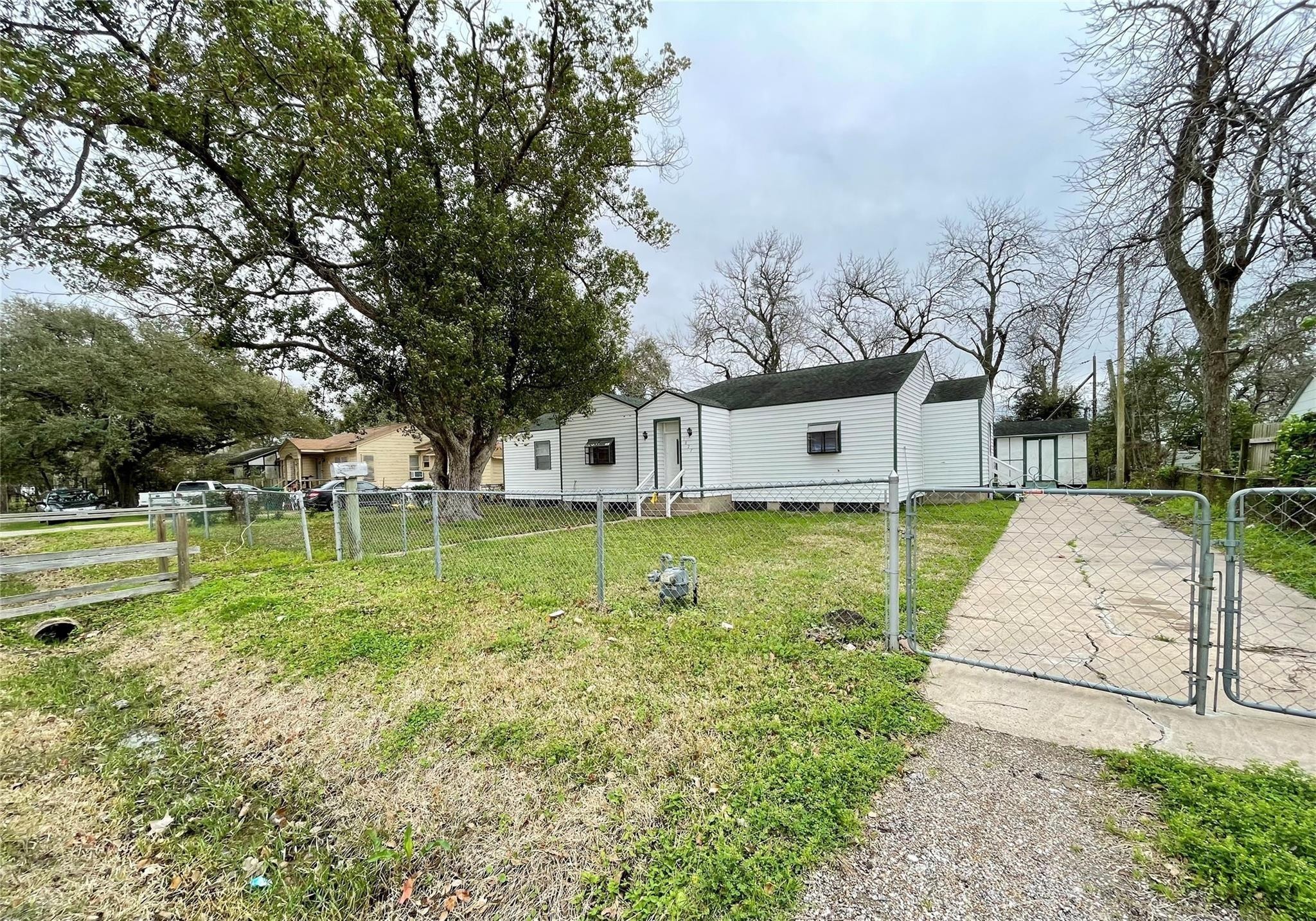 Listing photo 1
