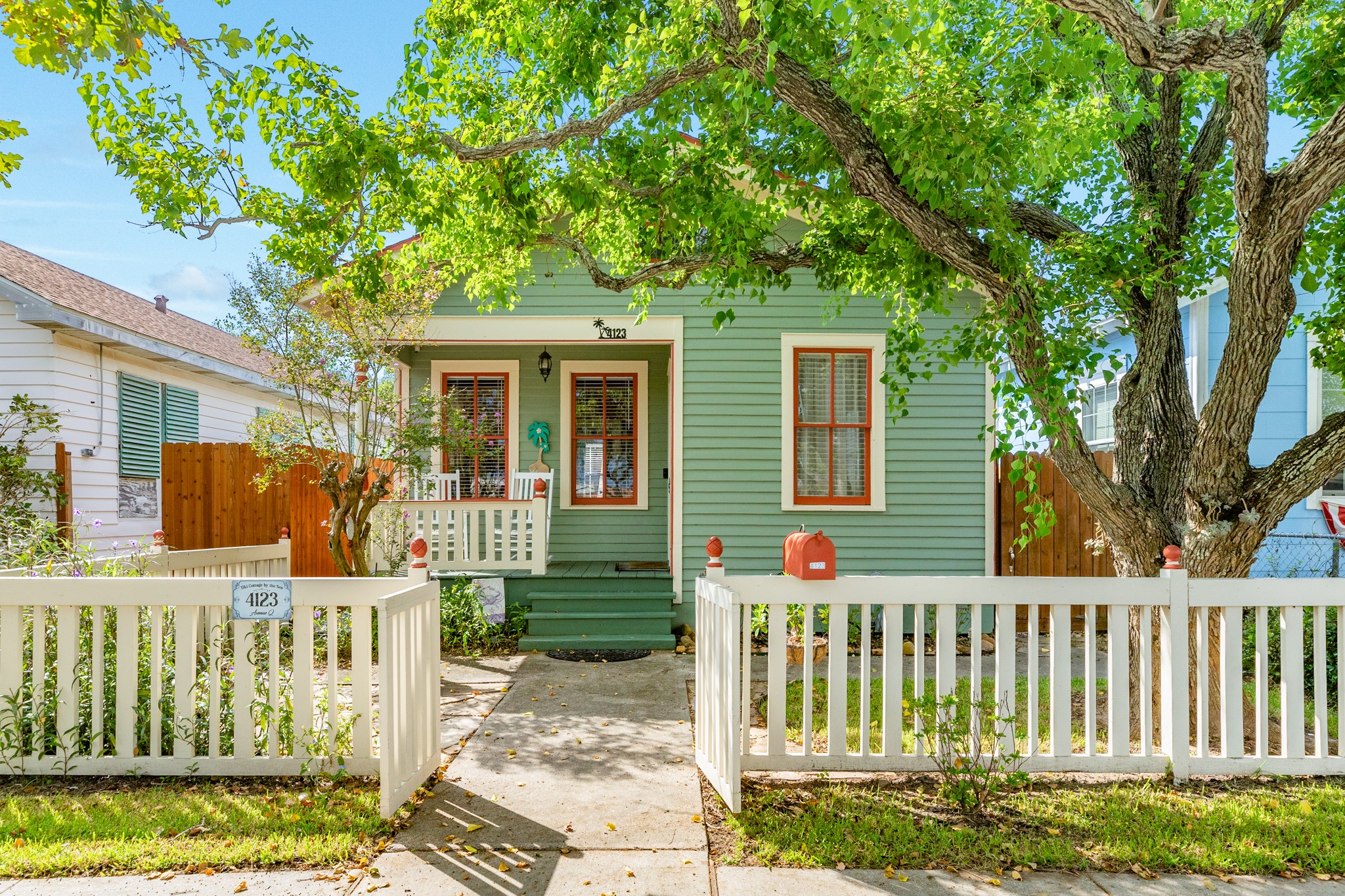 Listing photo 2