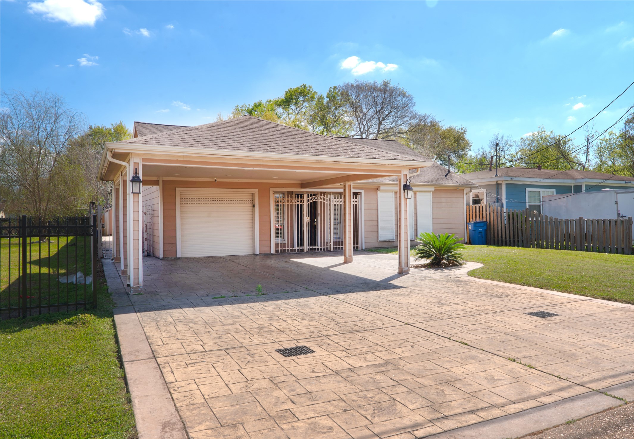 Listing photo 1
