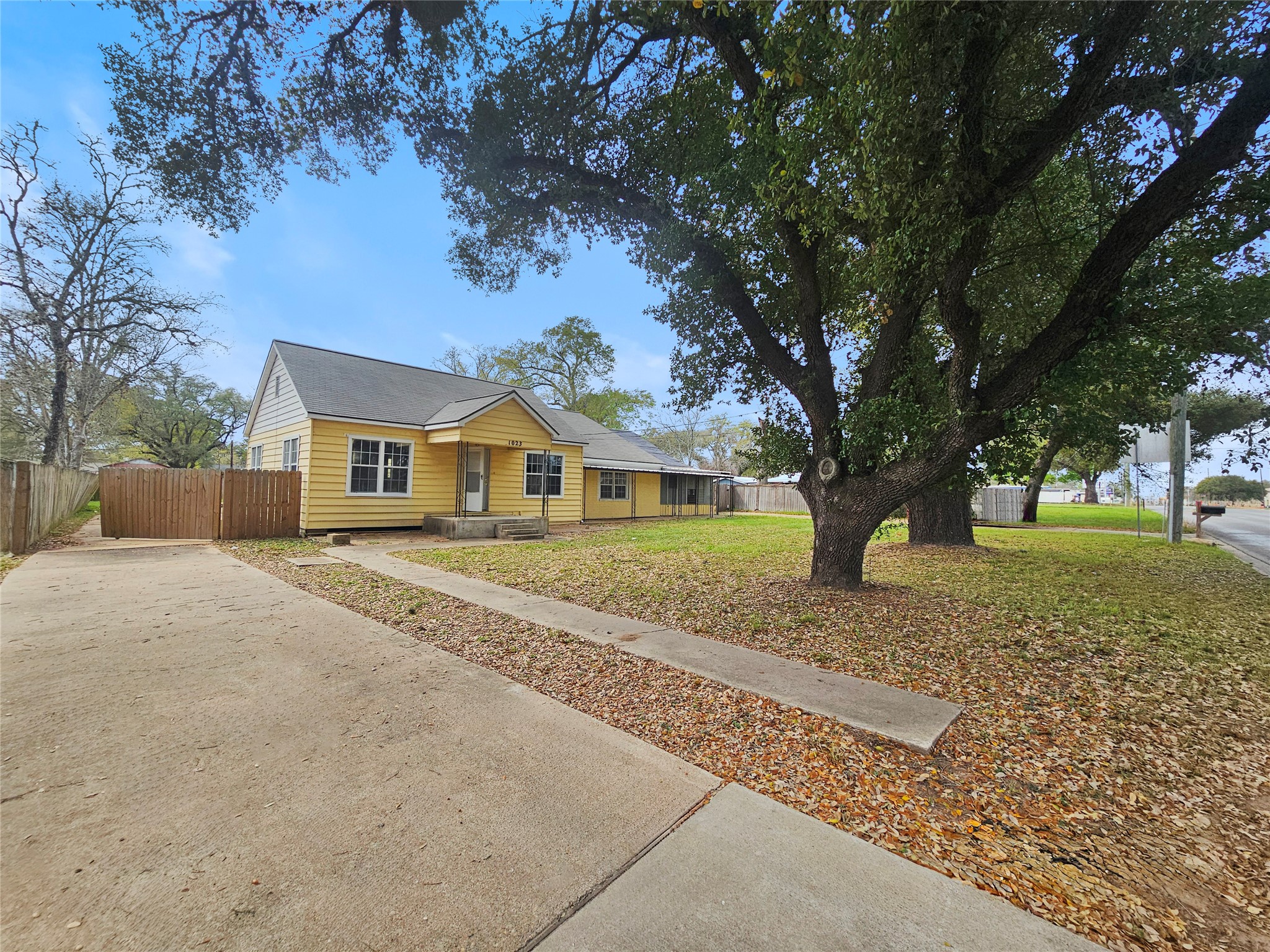 Listing photo 1