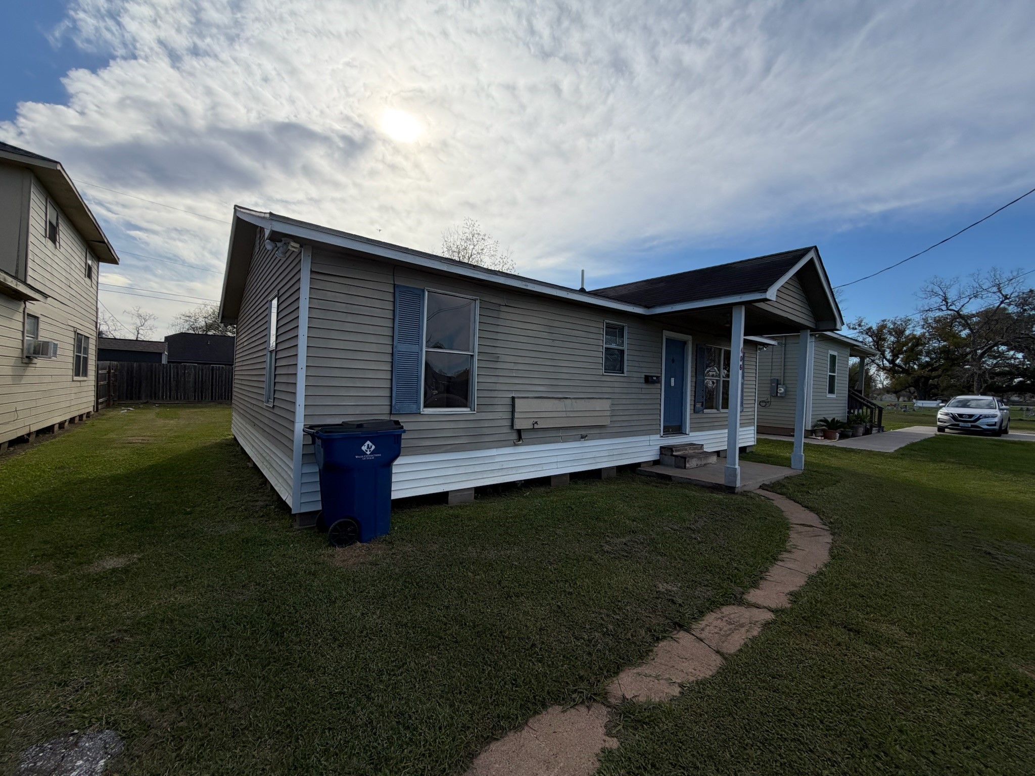 Listing photo 3