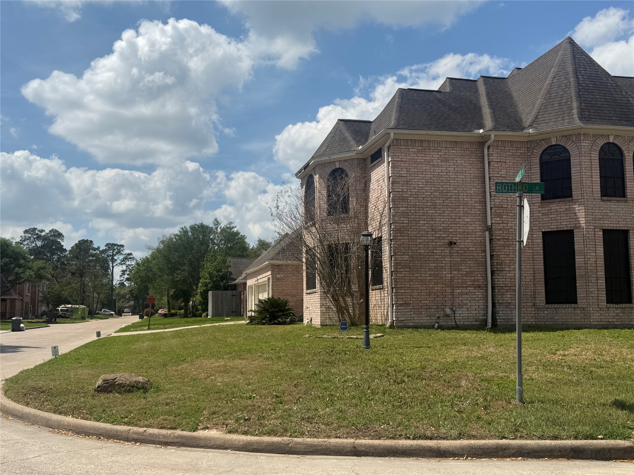 Listing photo 2
