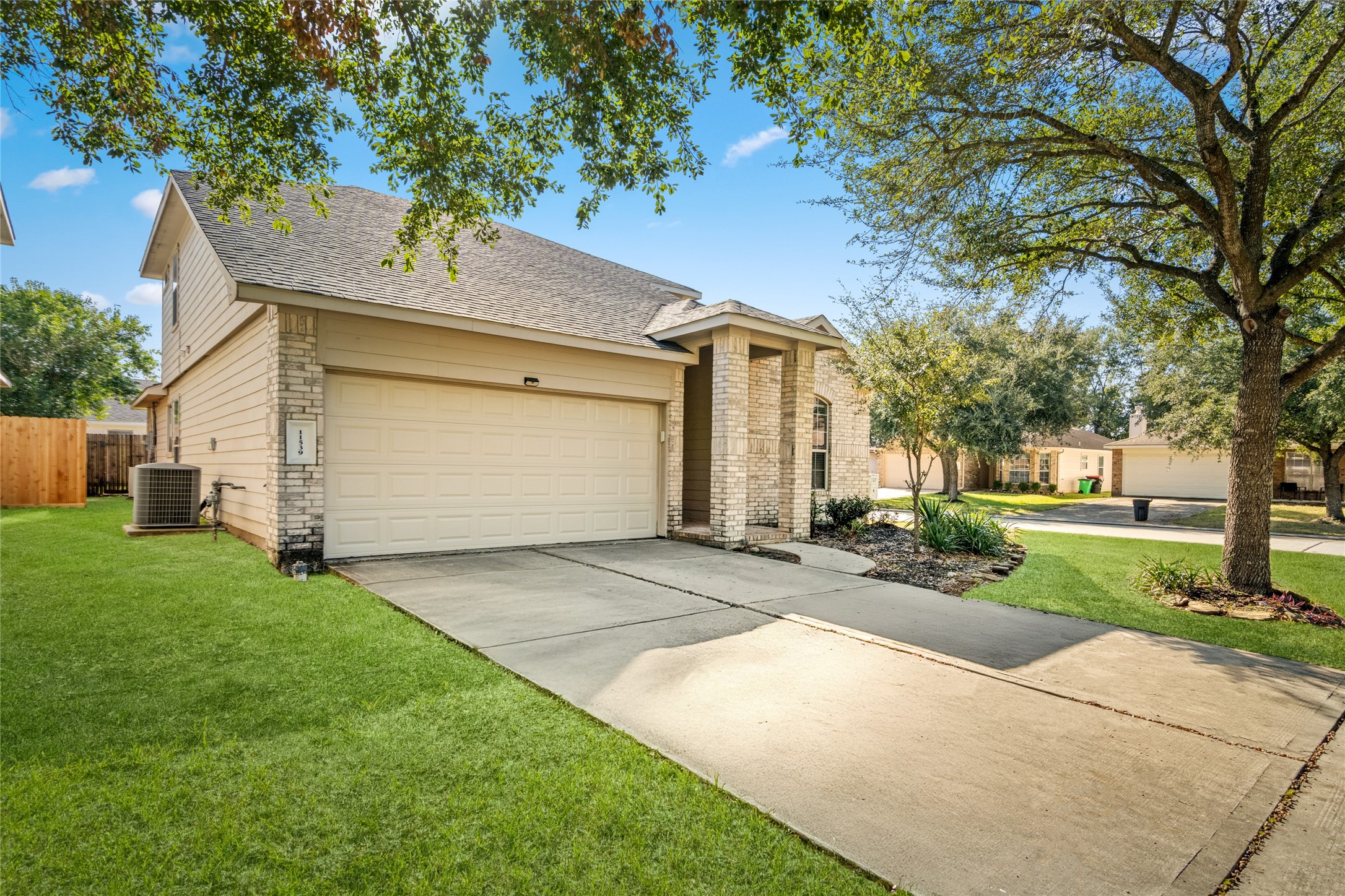 Listing photo 1