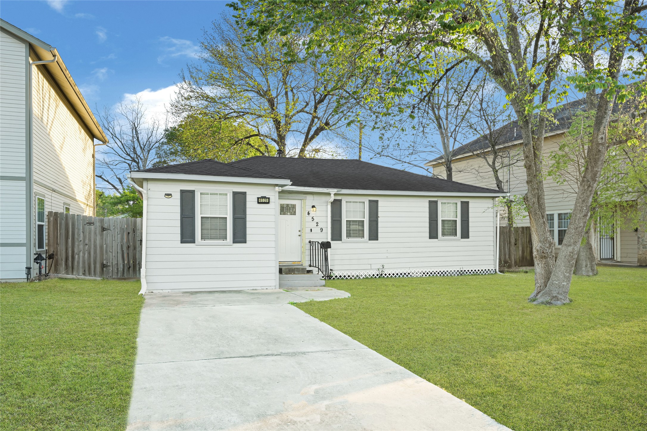 Listing photo 1