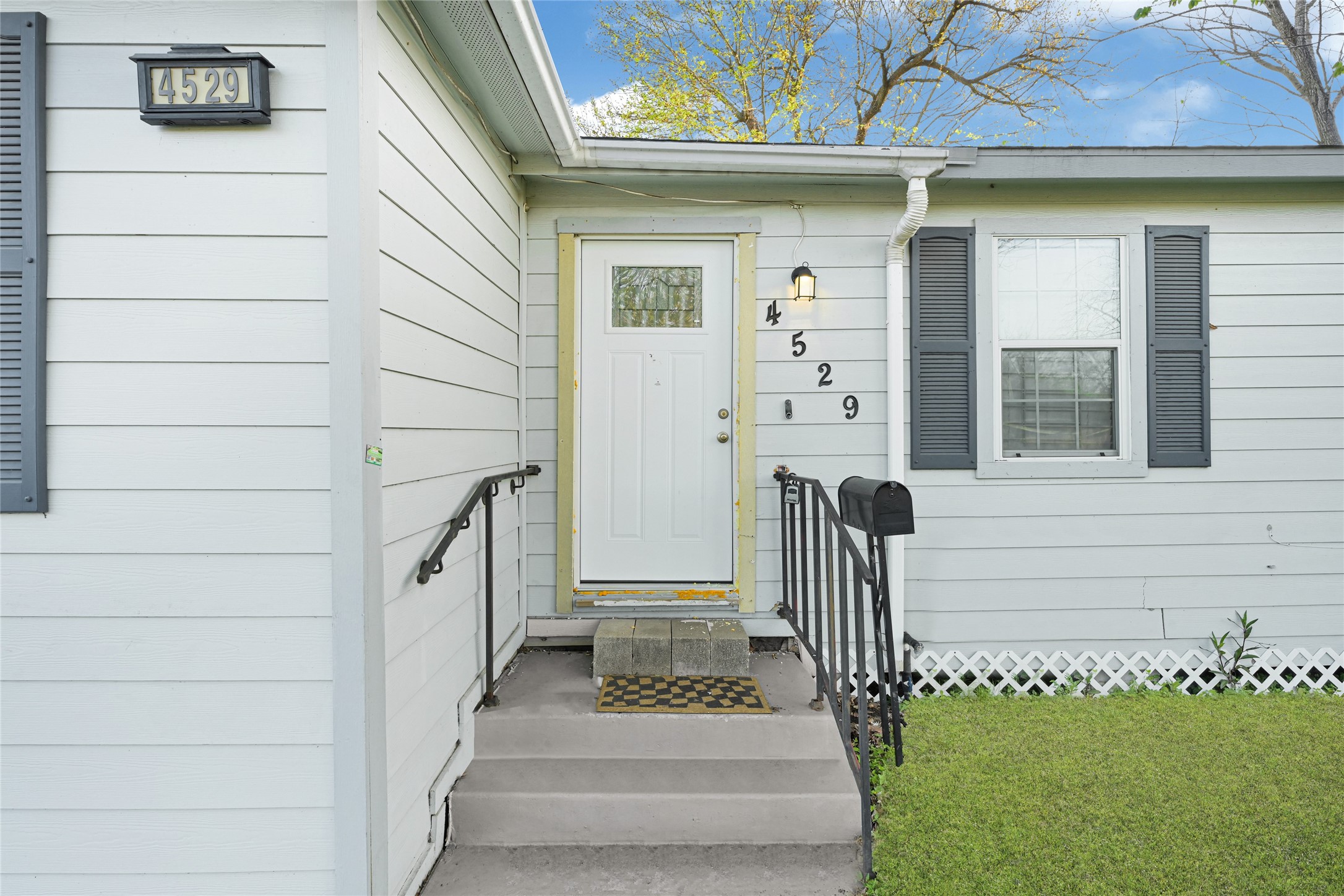 Listing photo 1
