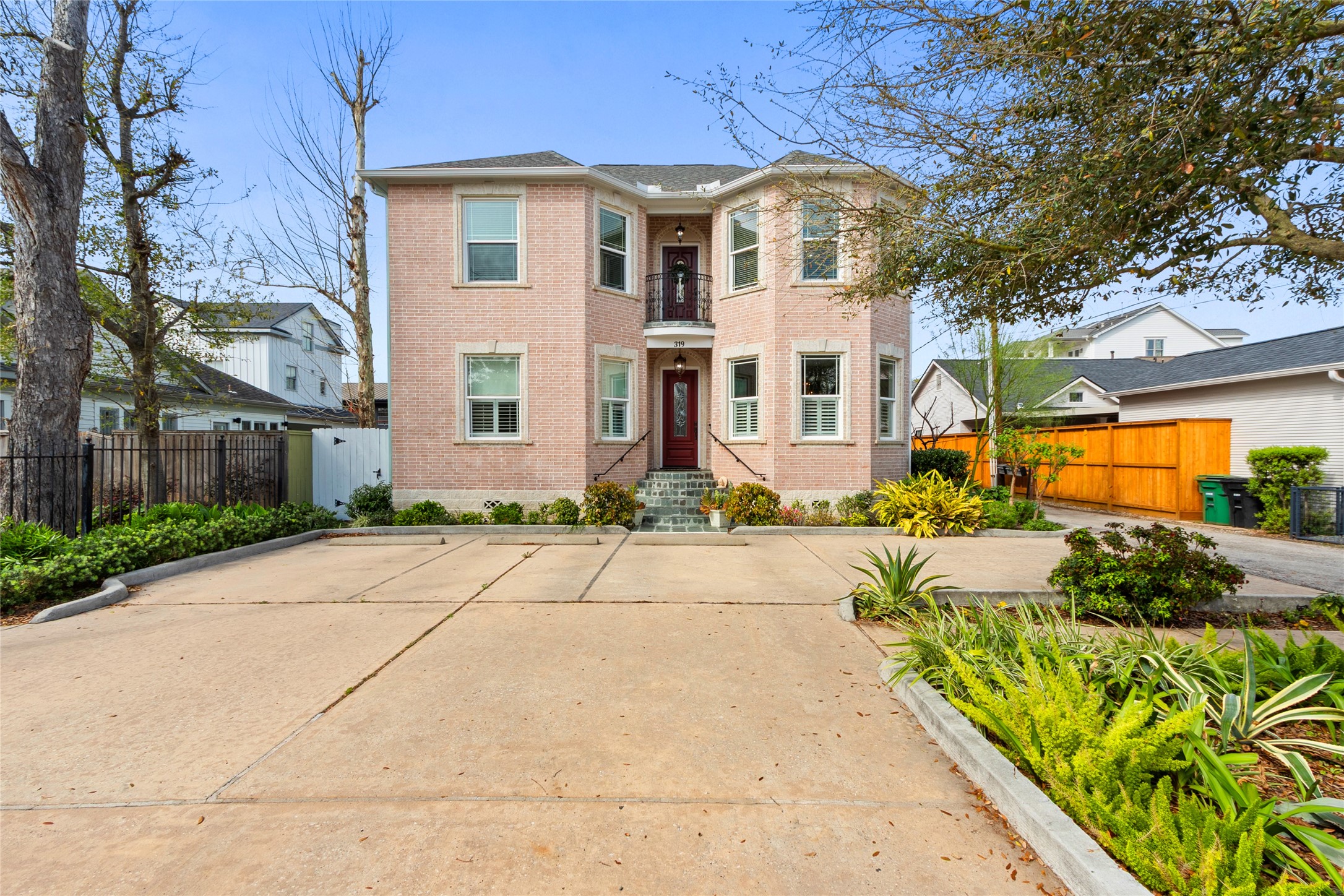Listing photo 1