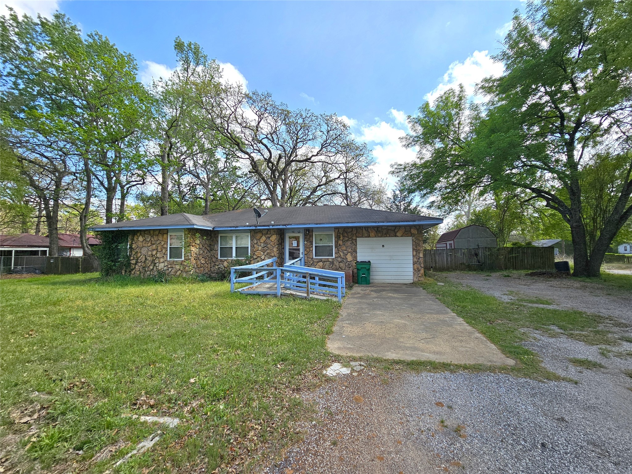 Listing photo 1