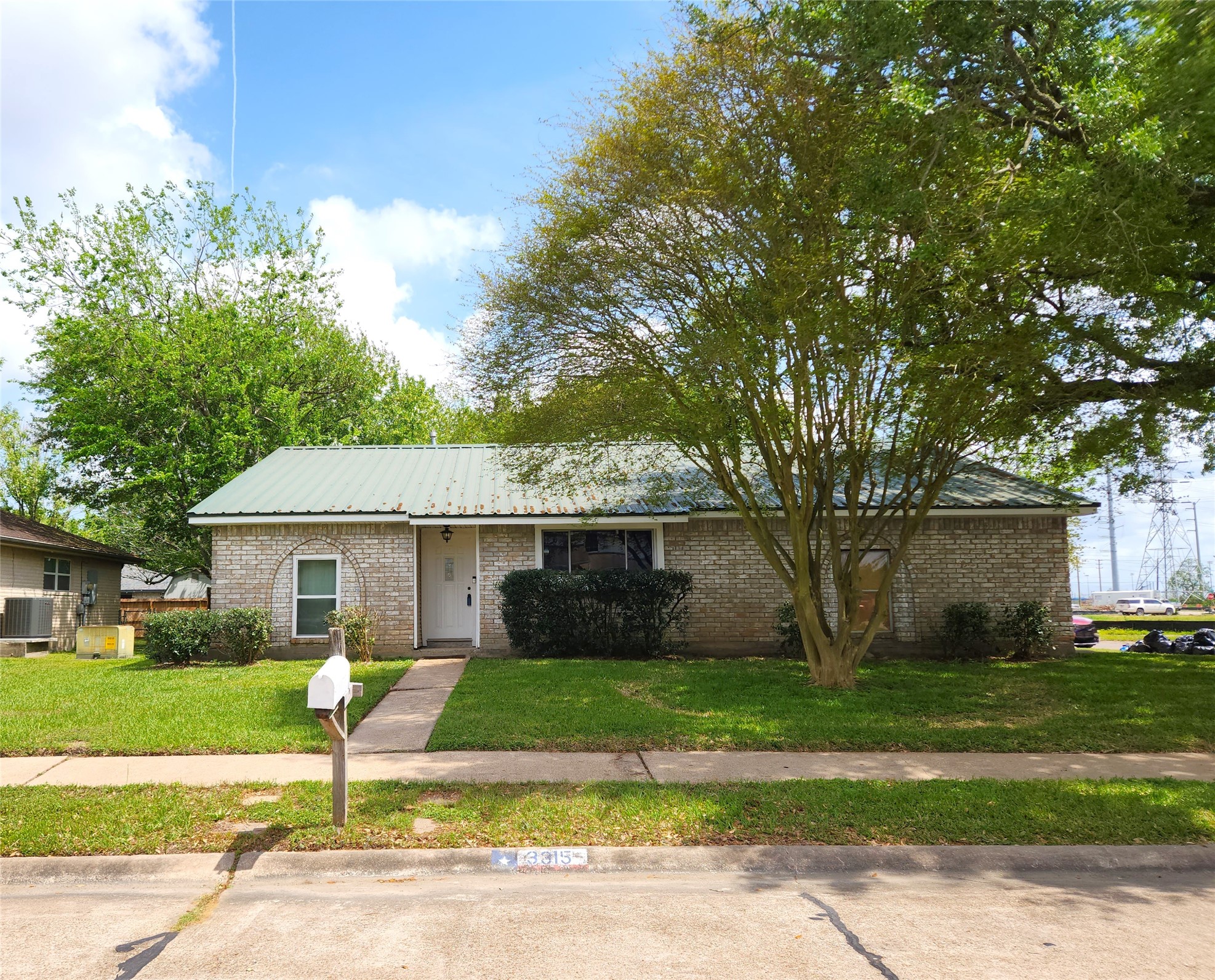 Listing photo 1