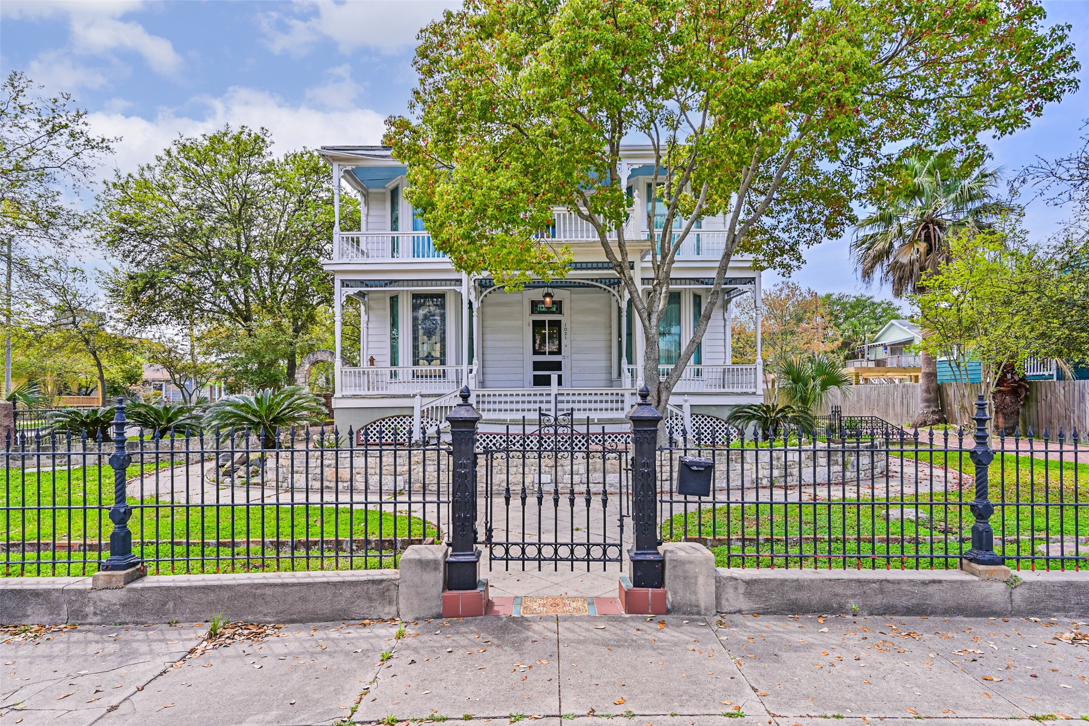Listing photo 1