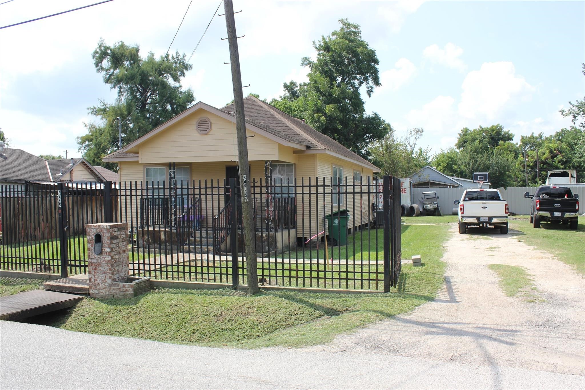 Listing photo 1