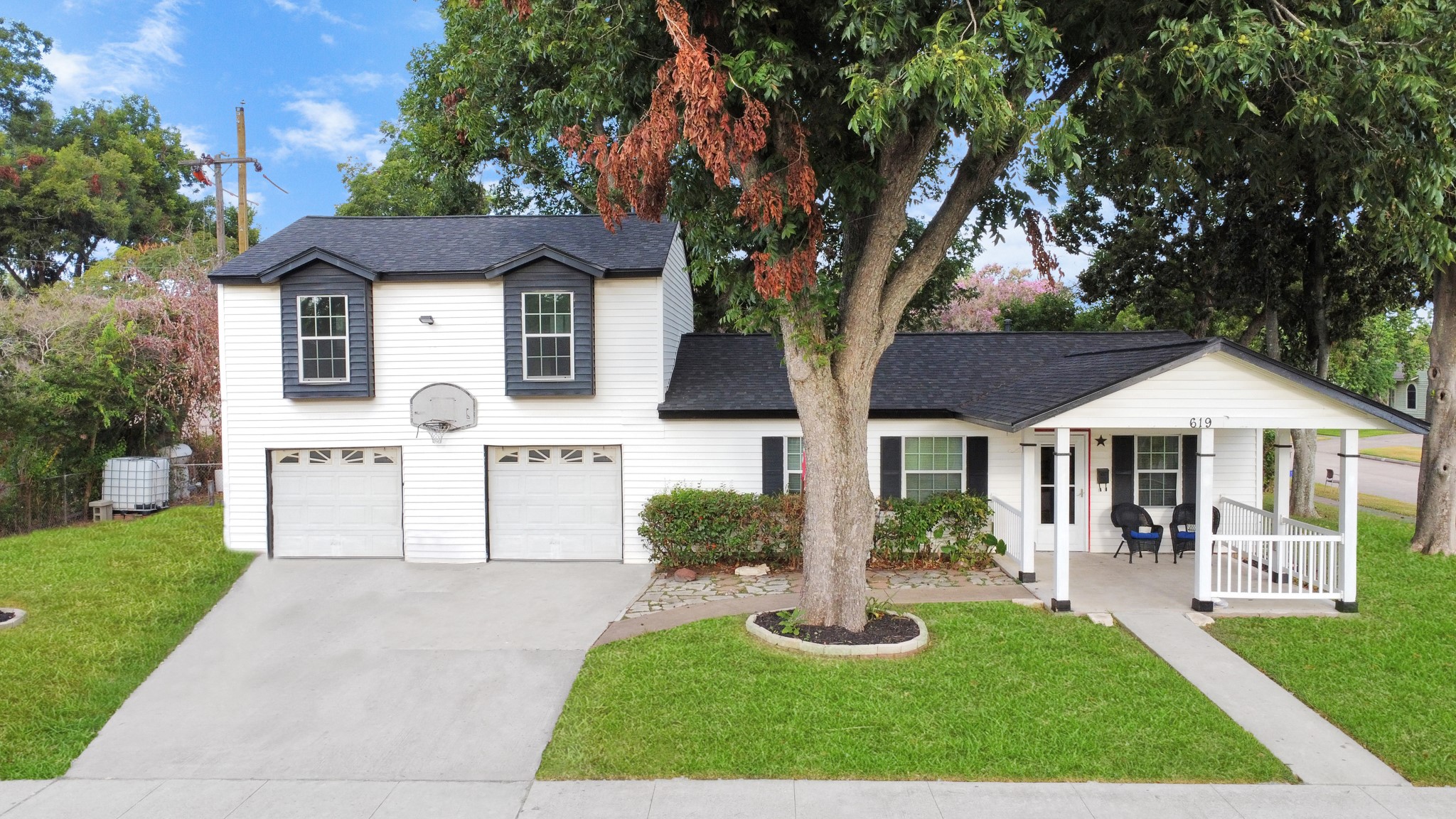 Listing photo 1