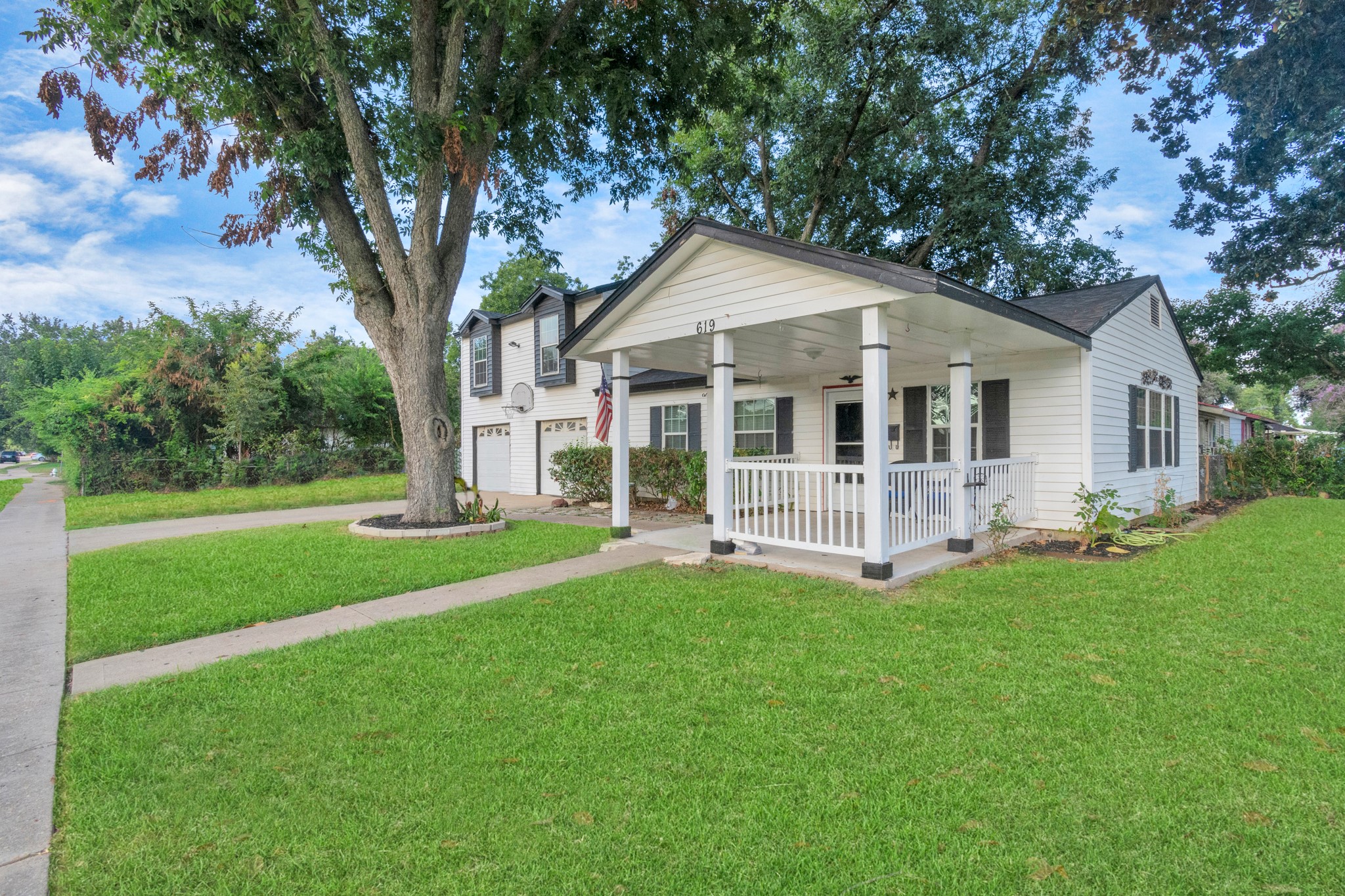 Listing photo 1