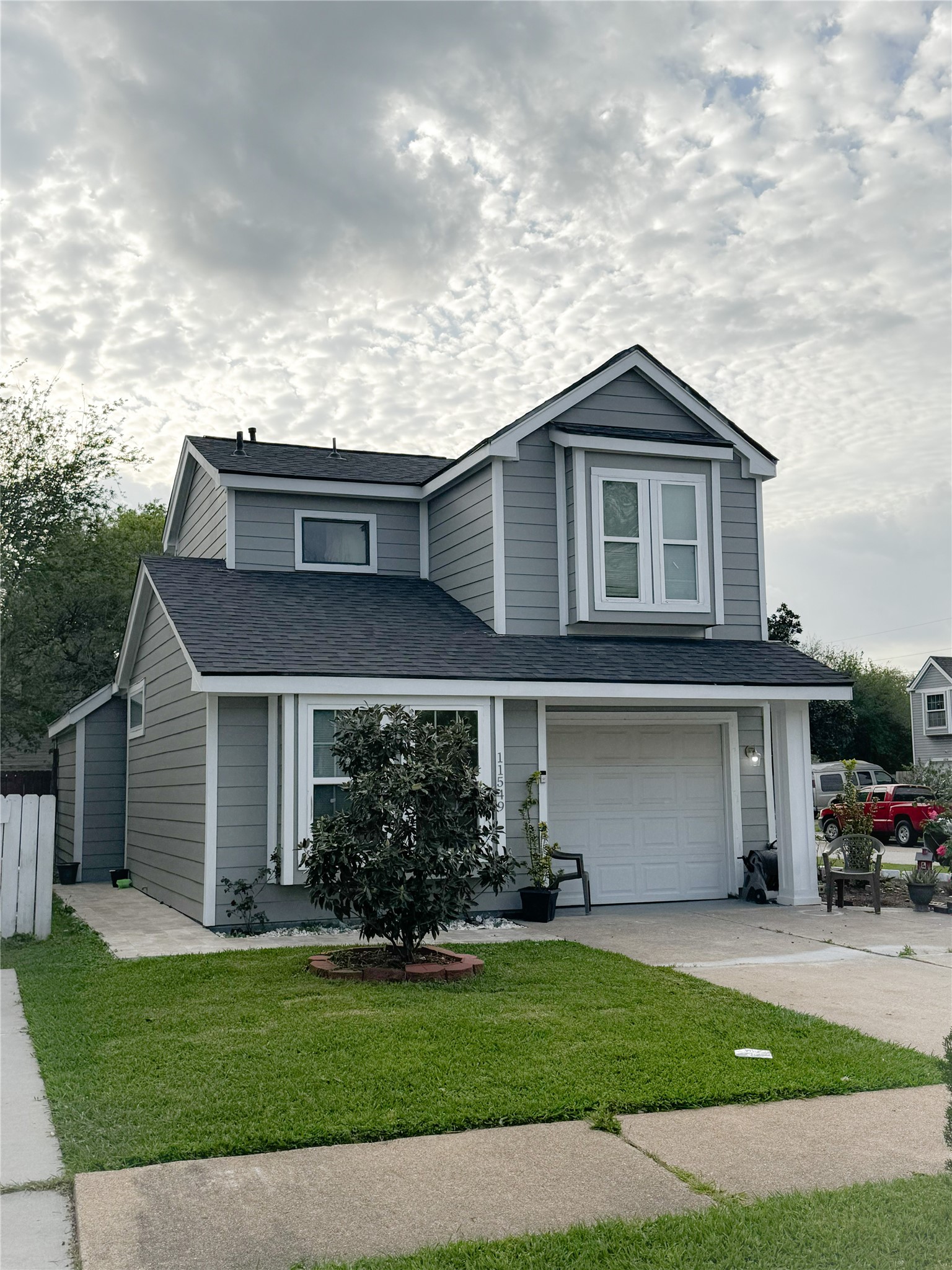 Listing photo 1