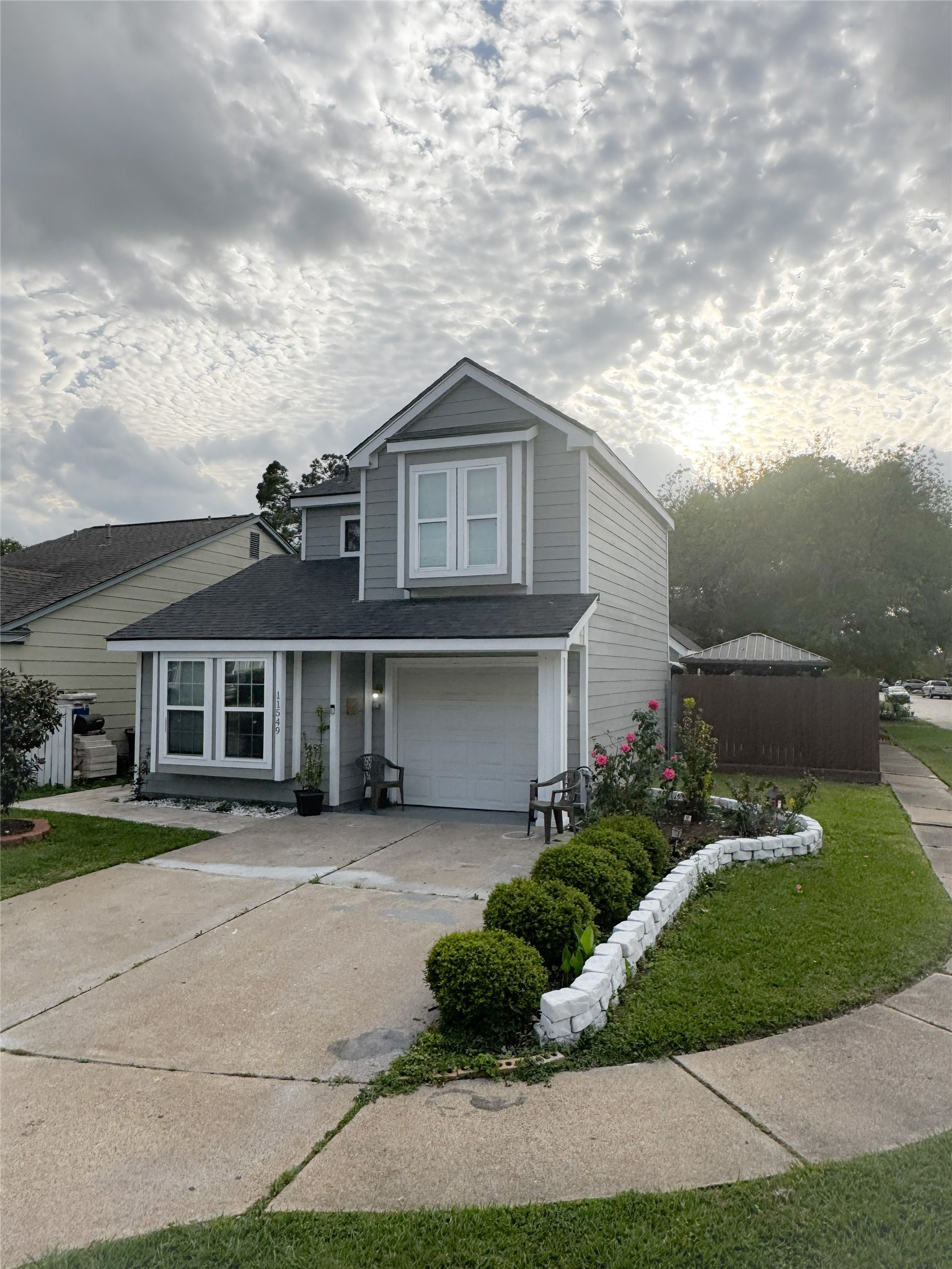 Listing photo 1