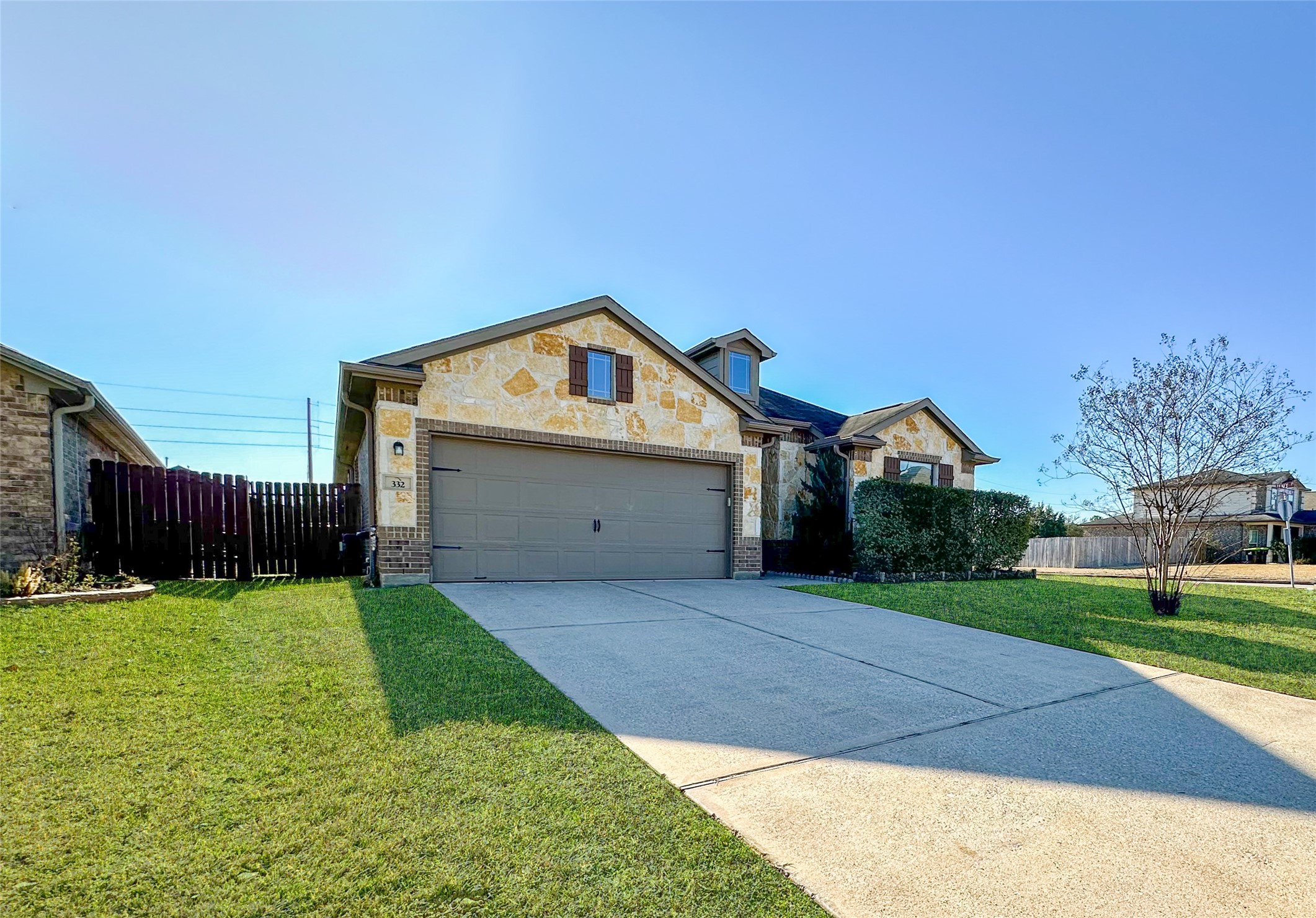 Listing photo 3