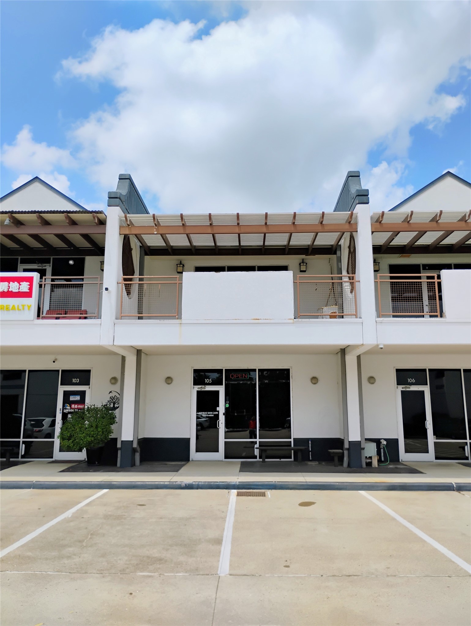 Listing photo 1