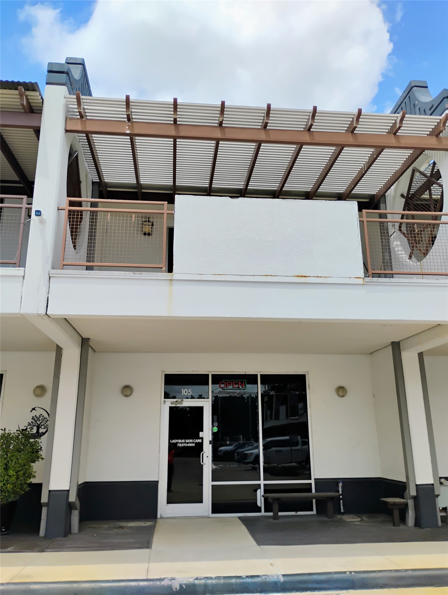 Listing photo 1