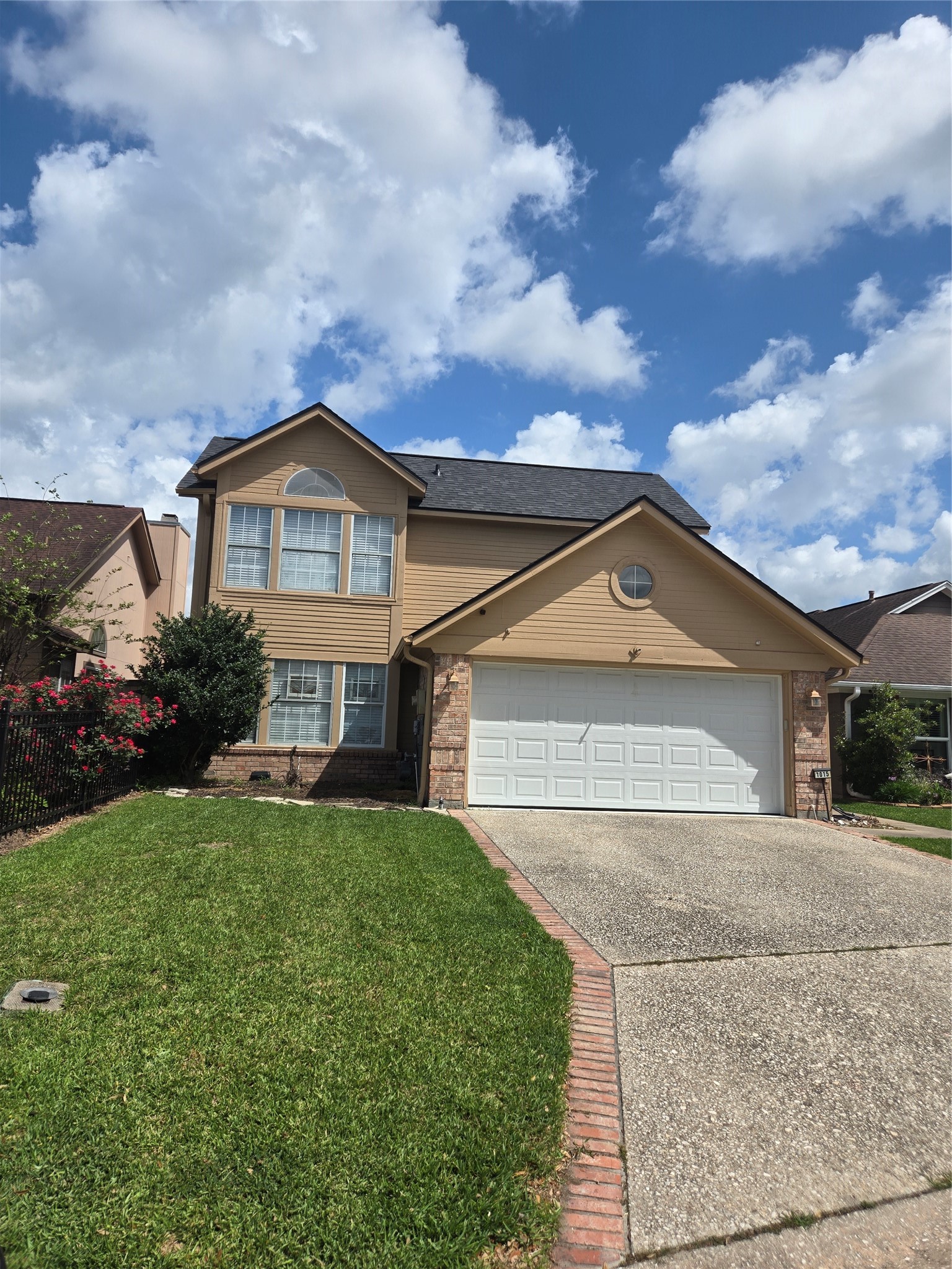 Listing photo 2