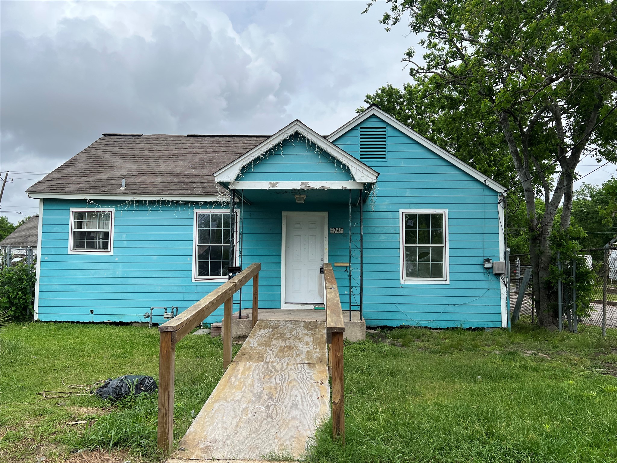 Listing photo 1