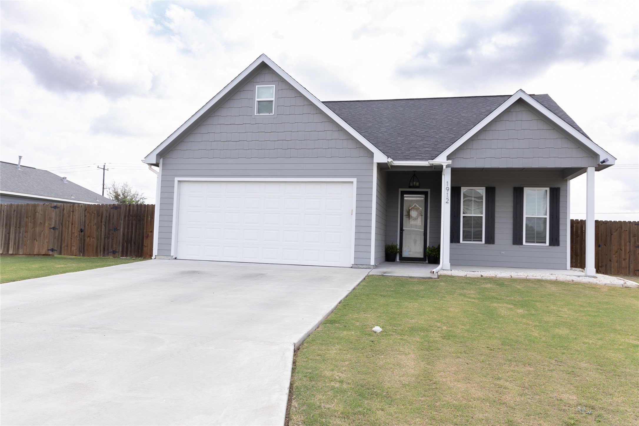 Listing photo 1