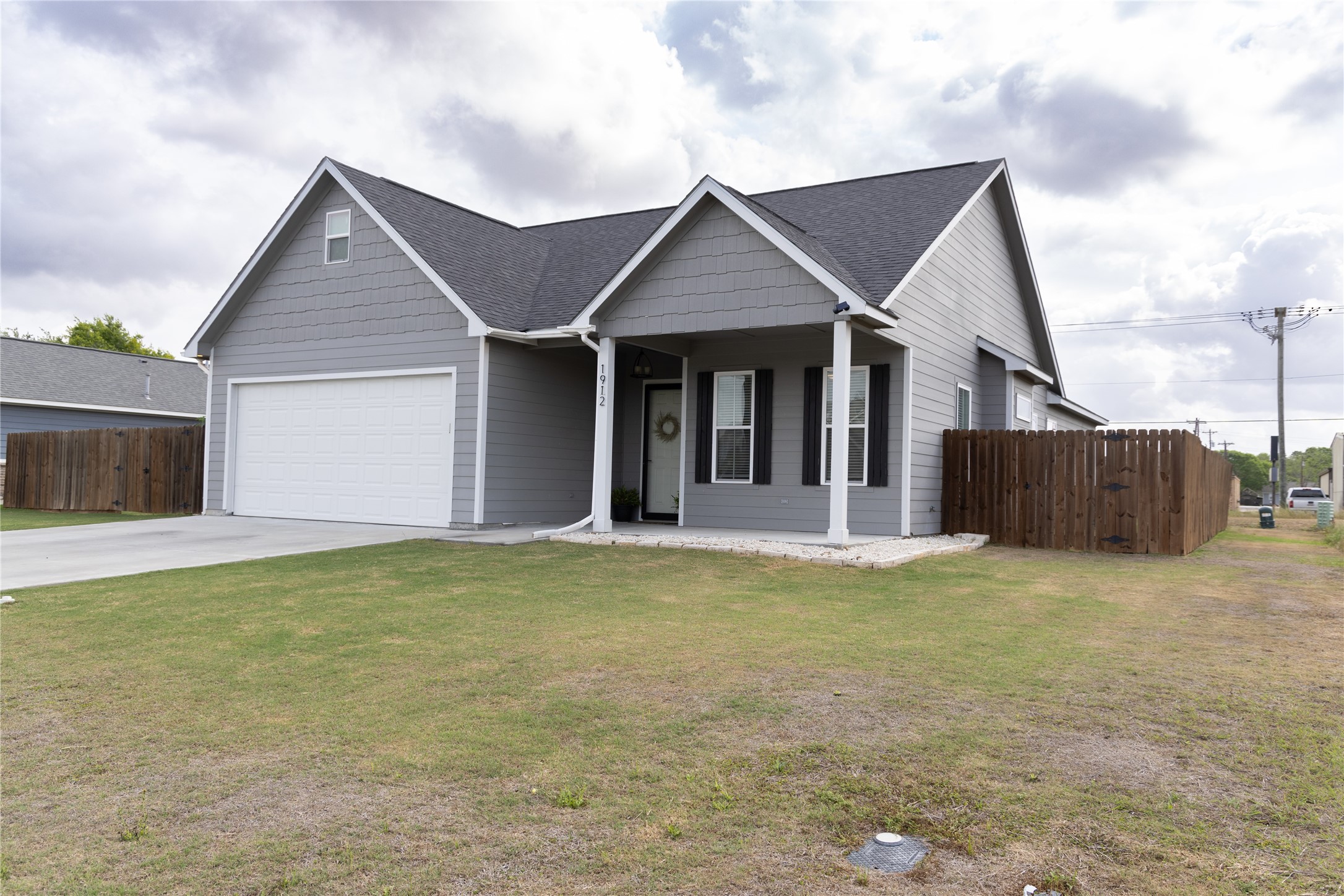 Listing photo 1