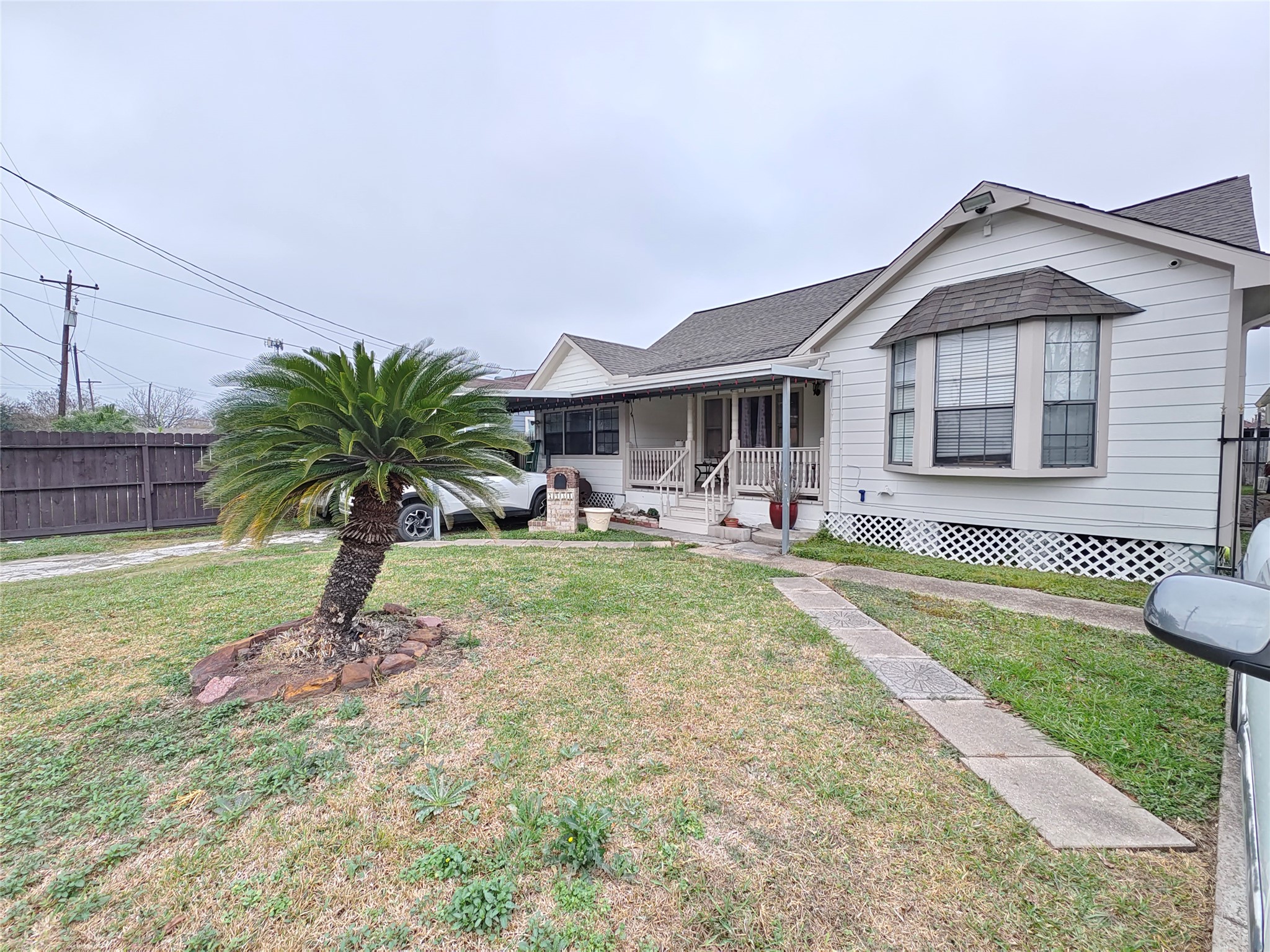 Listing photo 2