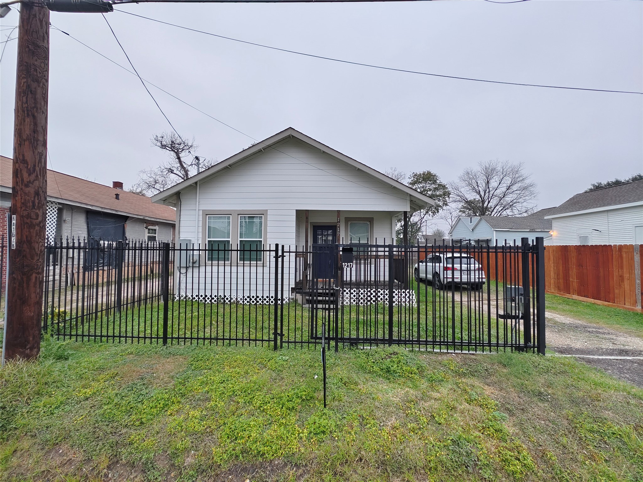 Listing photo 1