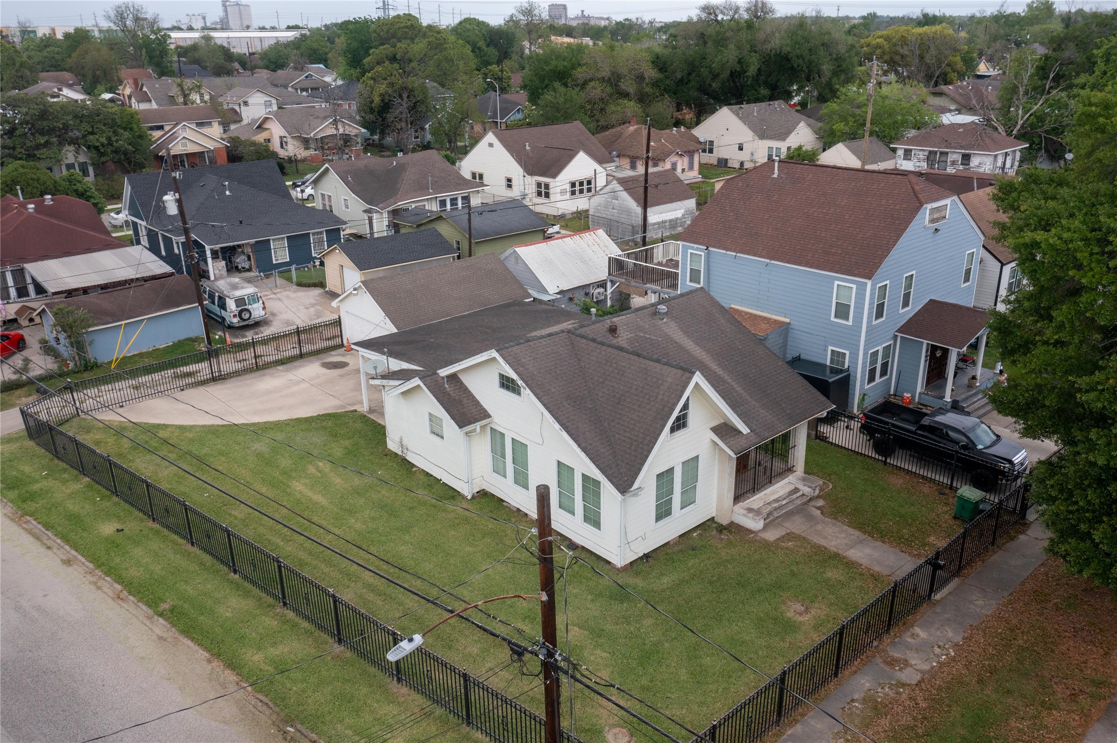 Listing photo 1