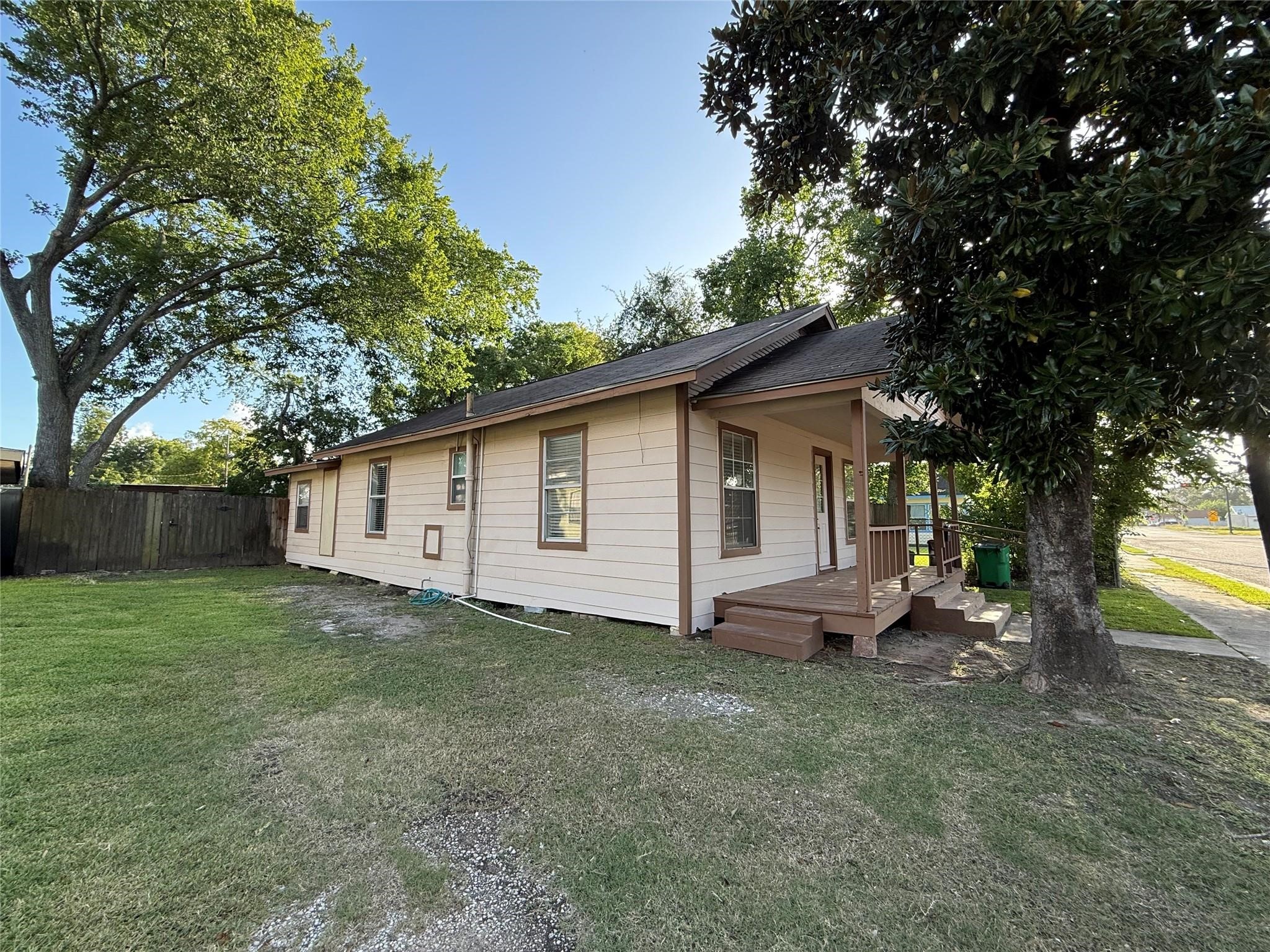 Listing photo 1