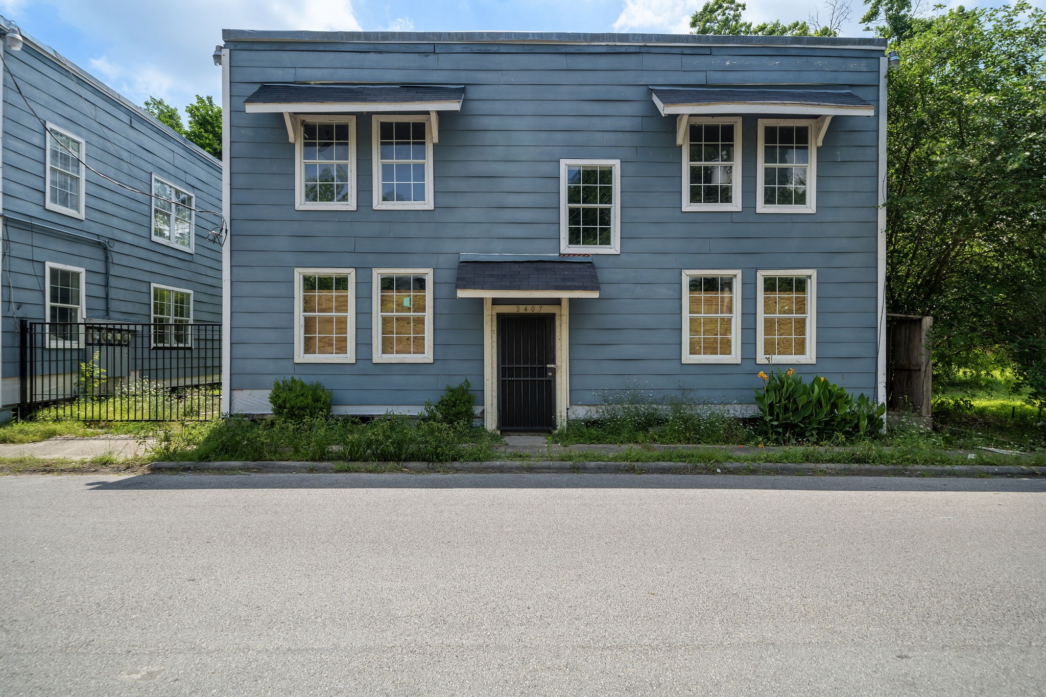 Listing photo 2