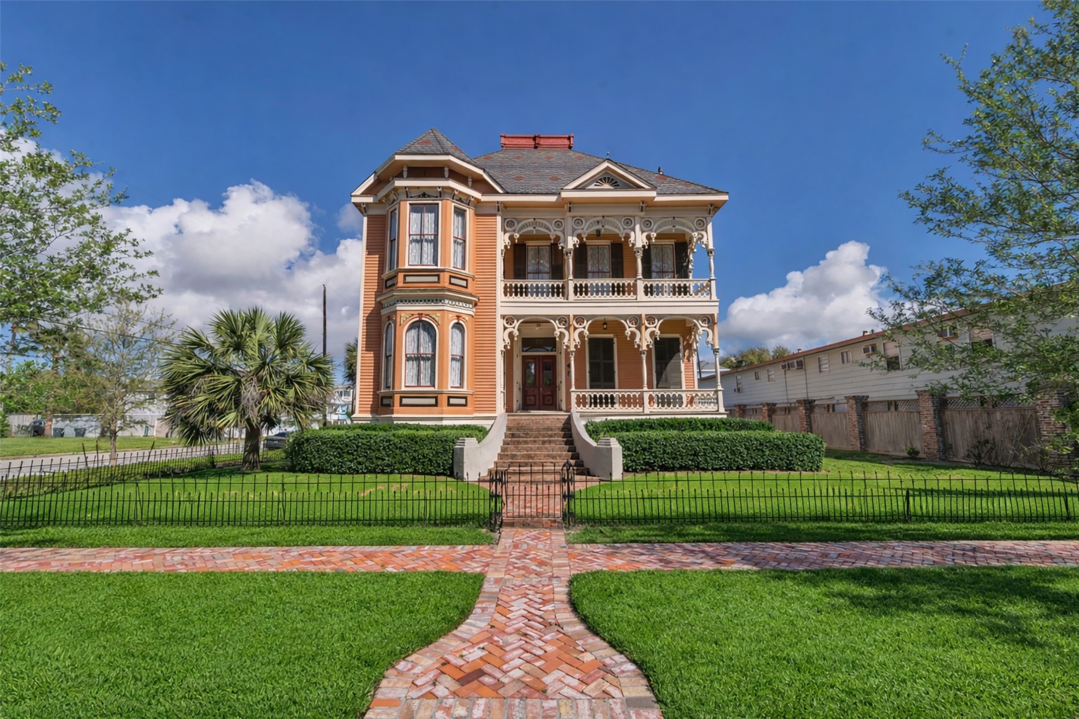 Listing photo 1