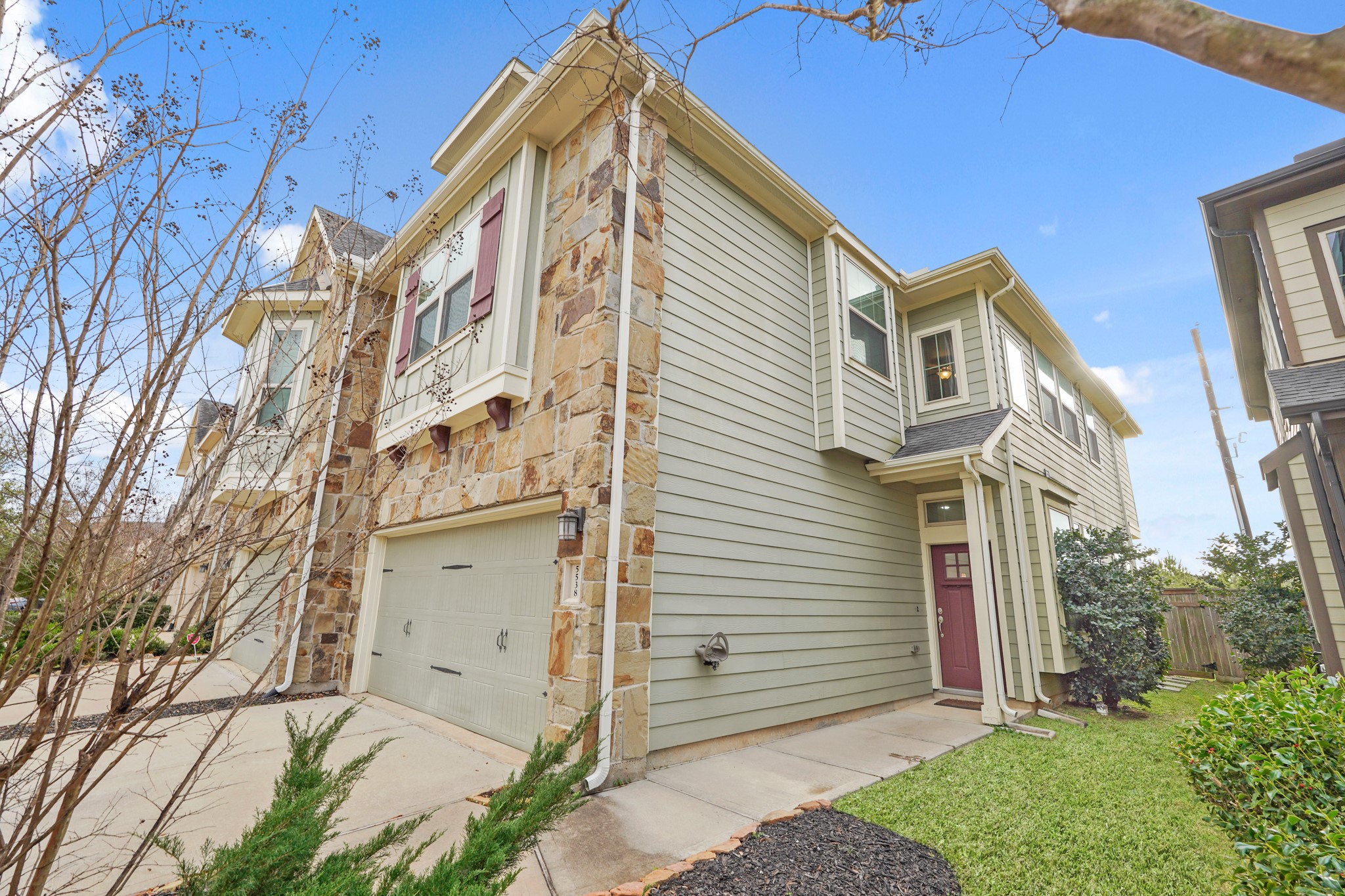 Listing photo 1