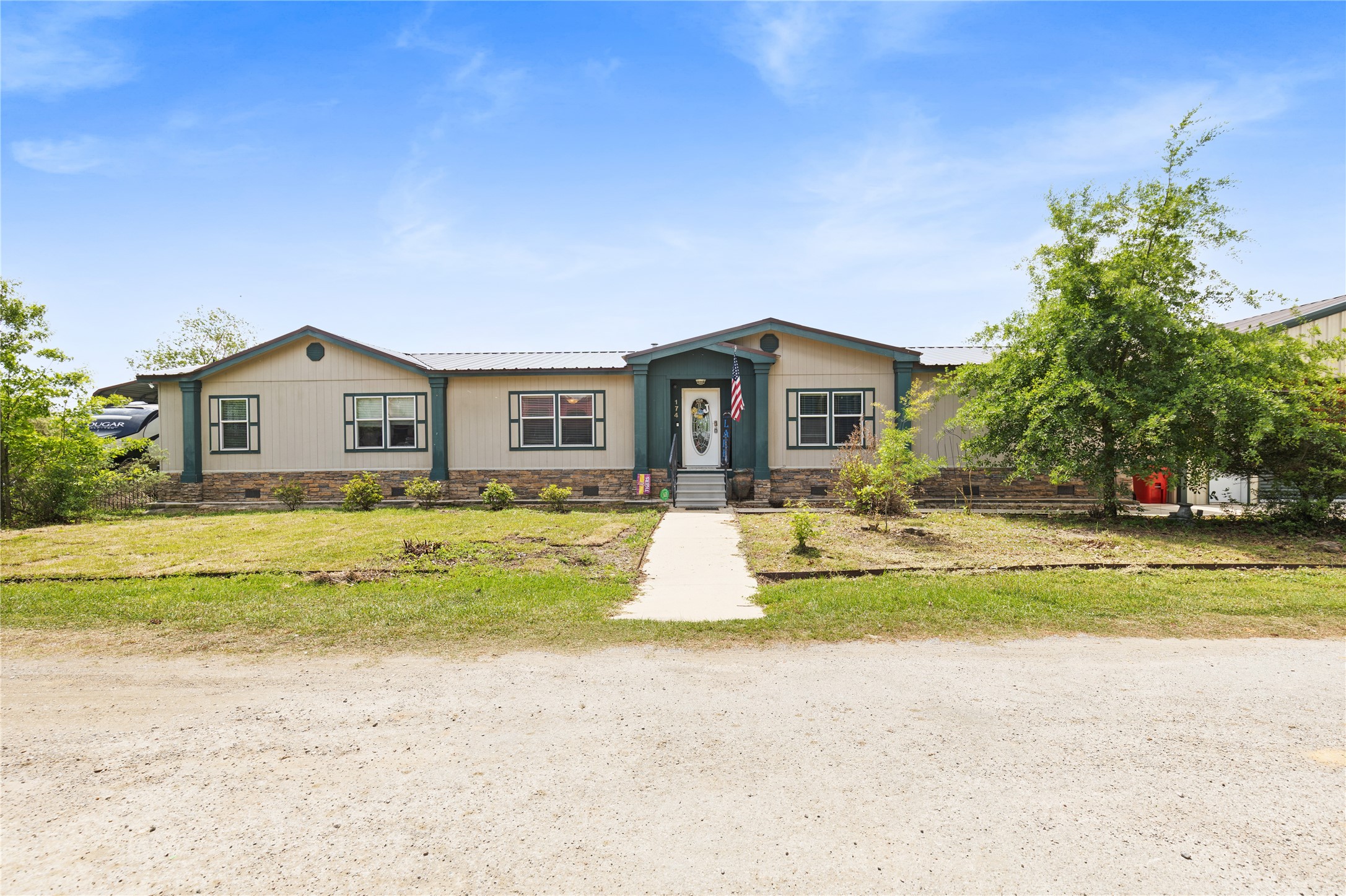Listing photo 2