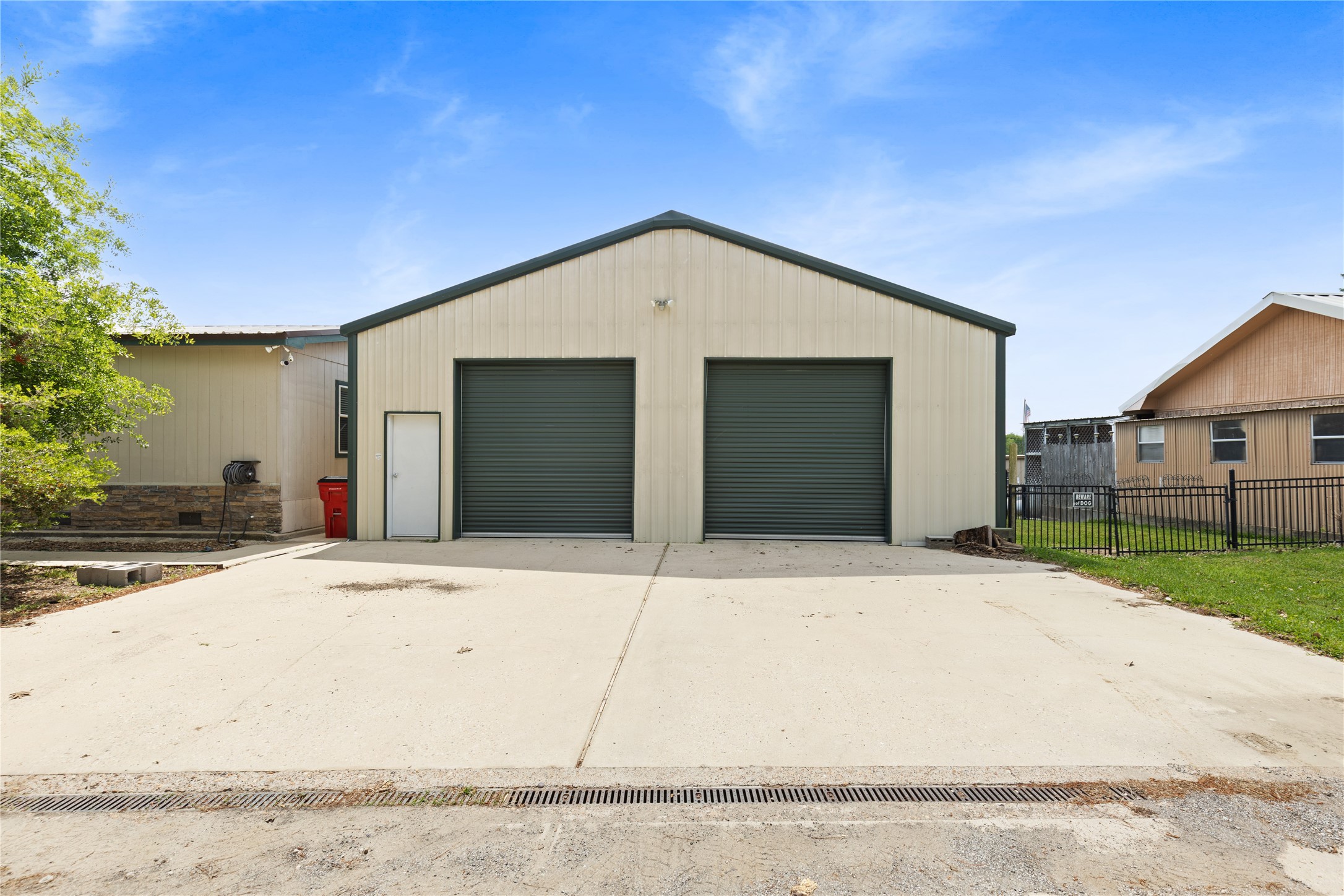 Listing photo 3