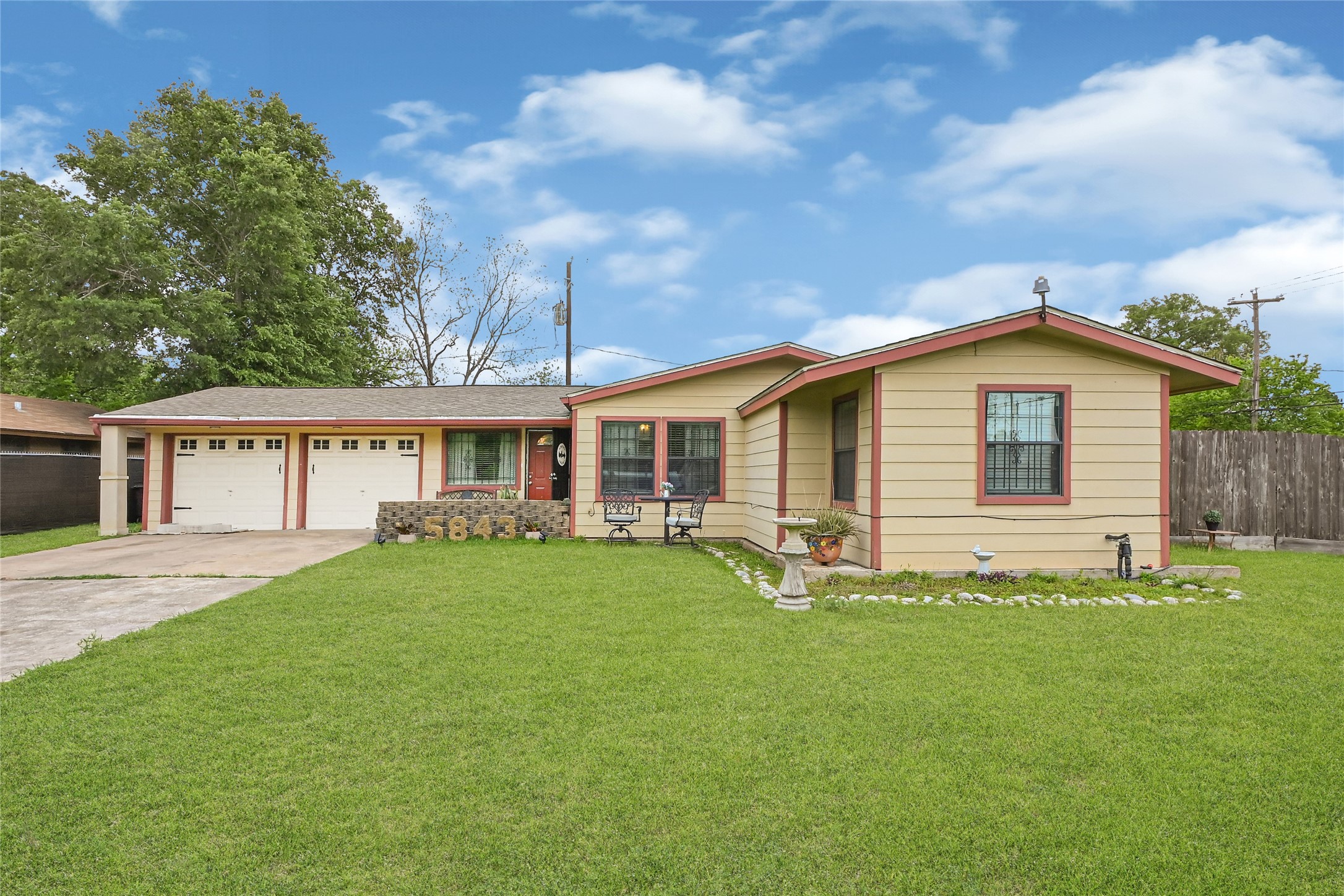 Listing photo 1