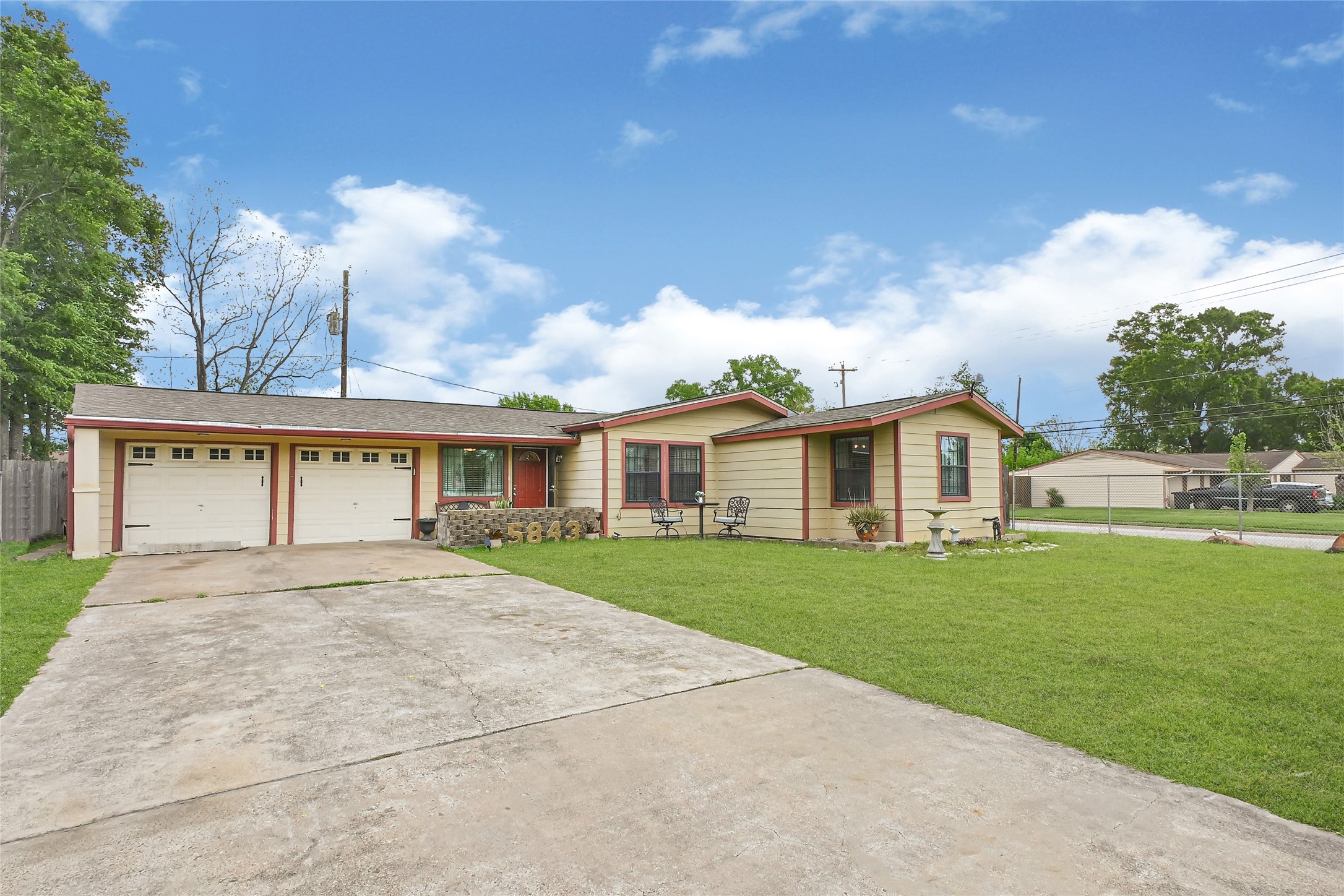 Listing photo 1